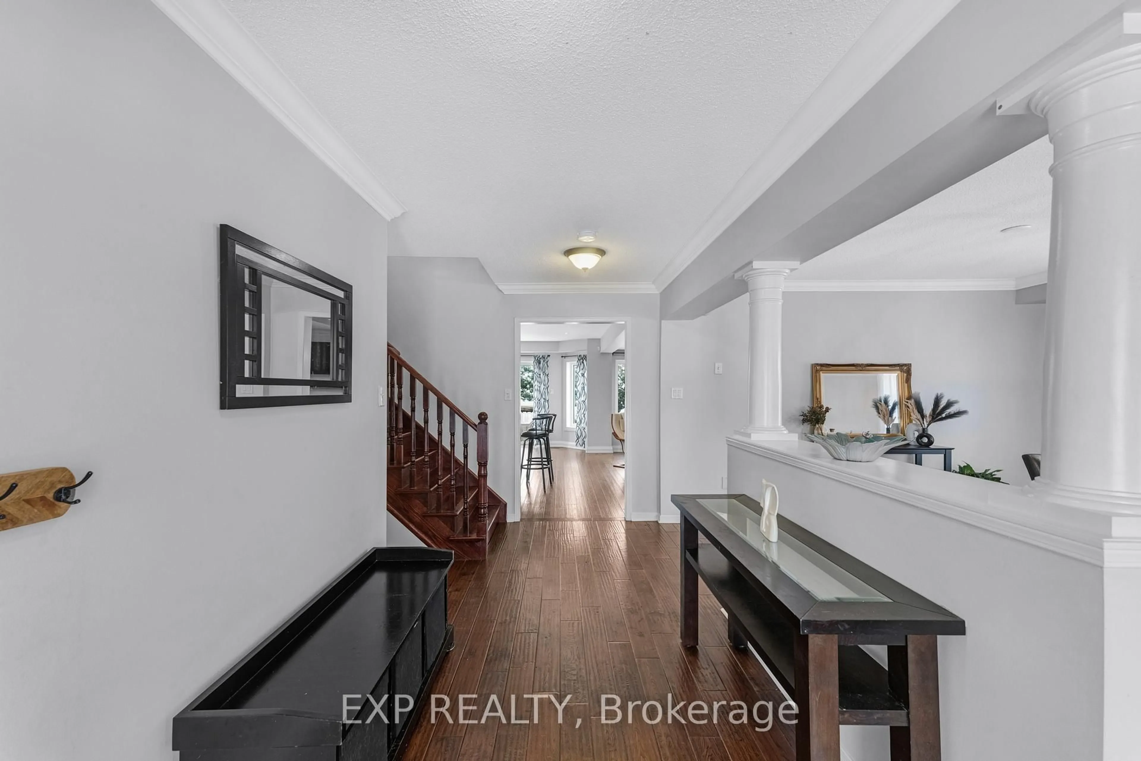 Indoor entryway for 35 Viscount Way, East Gwillimbury Ontario L0G 1M0