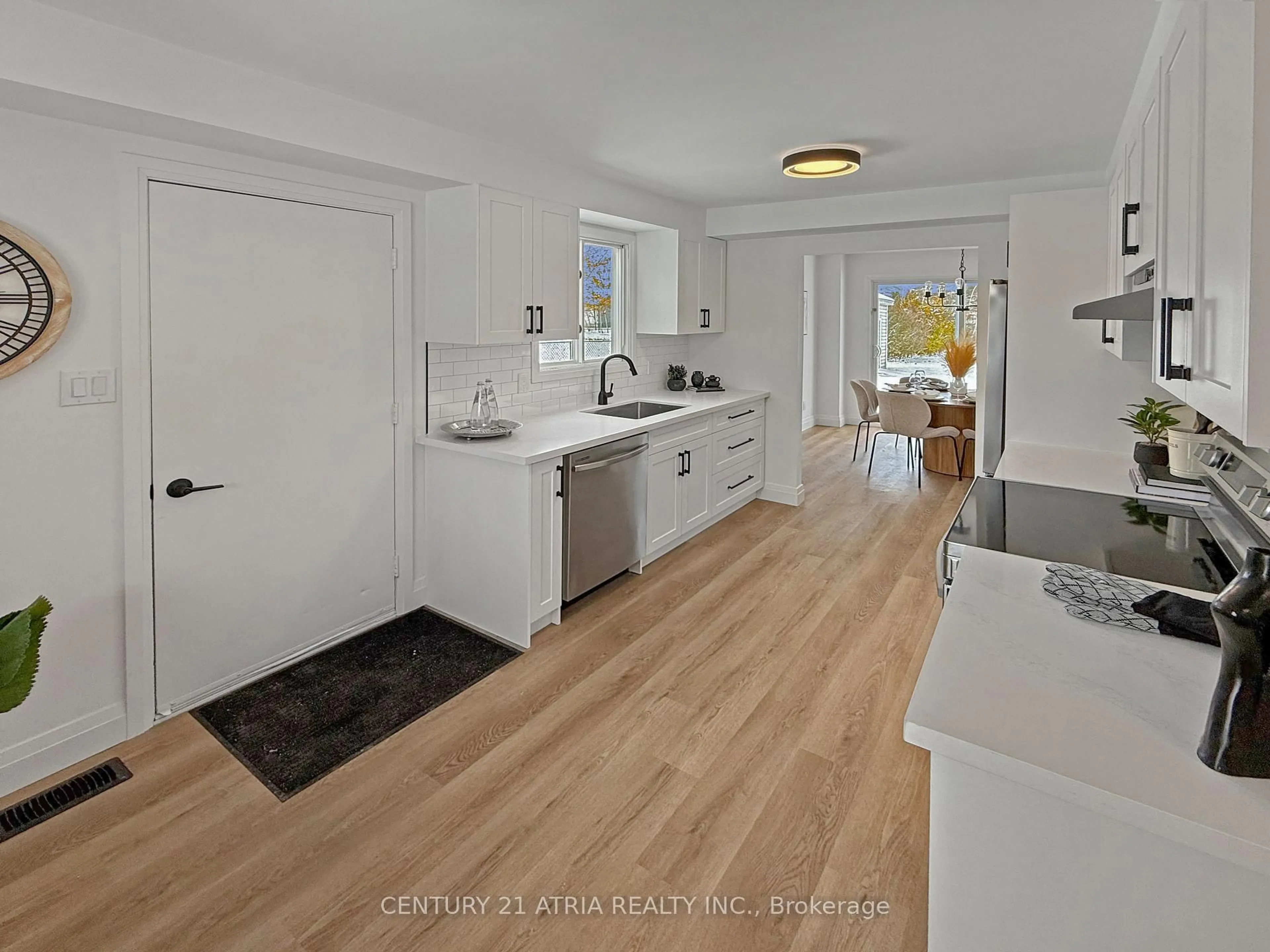 Open concept kitchen, unknown for 2260 Lynn St, Innisfil Ontario L9S 1E4