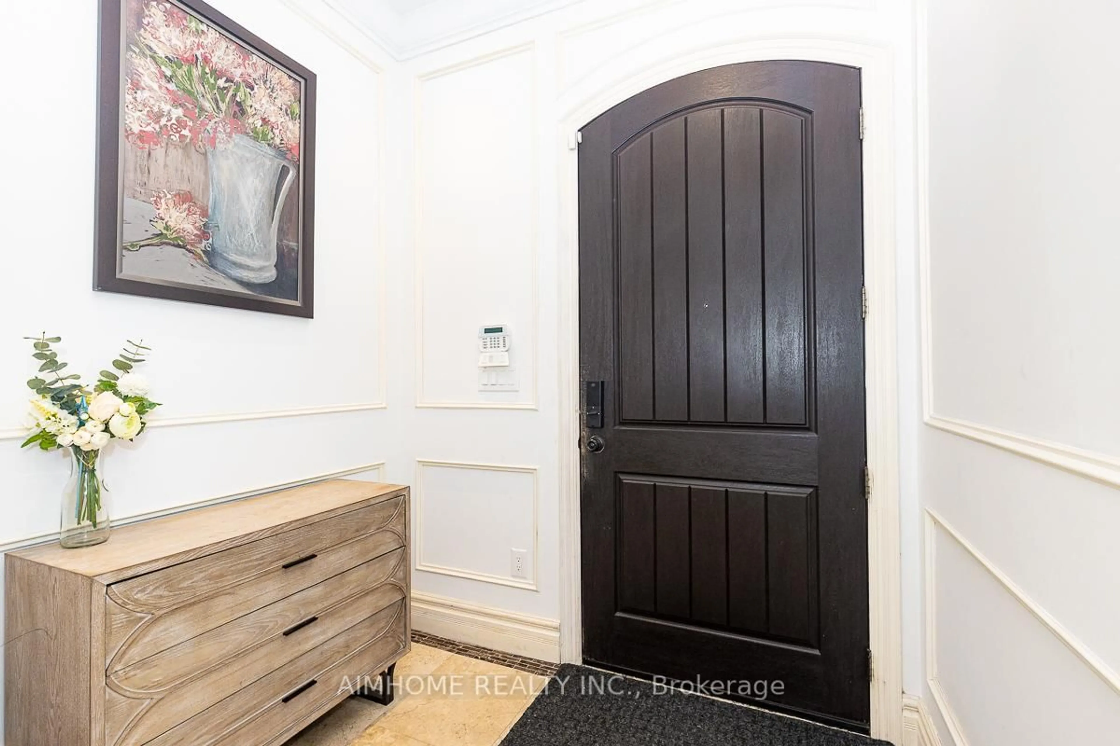 Indoor entryway for 220 Weldrick Rd, Richmond Hill Ontario L4C 3V3