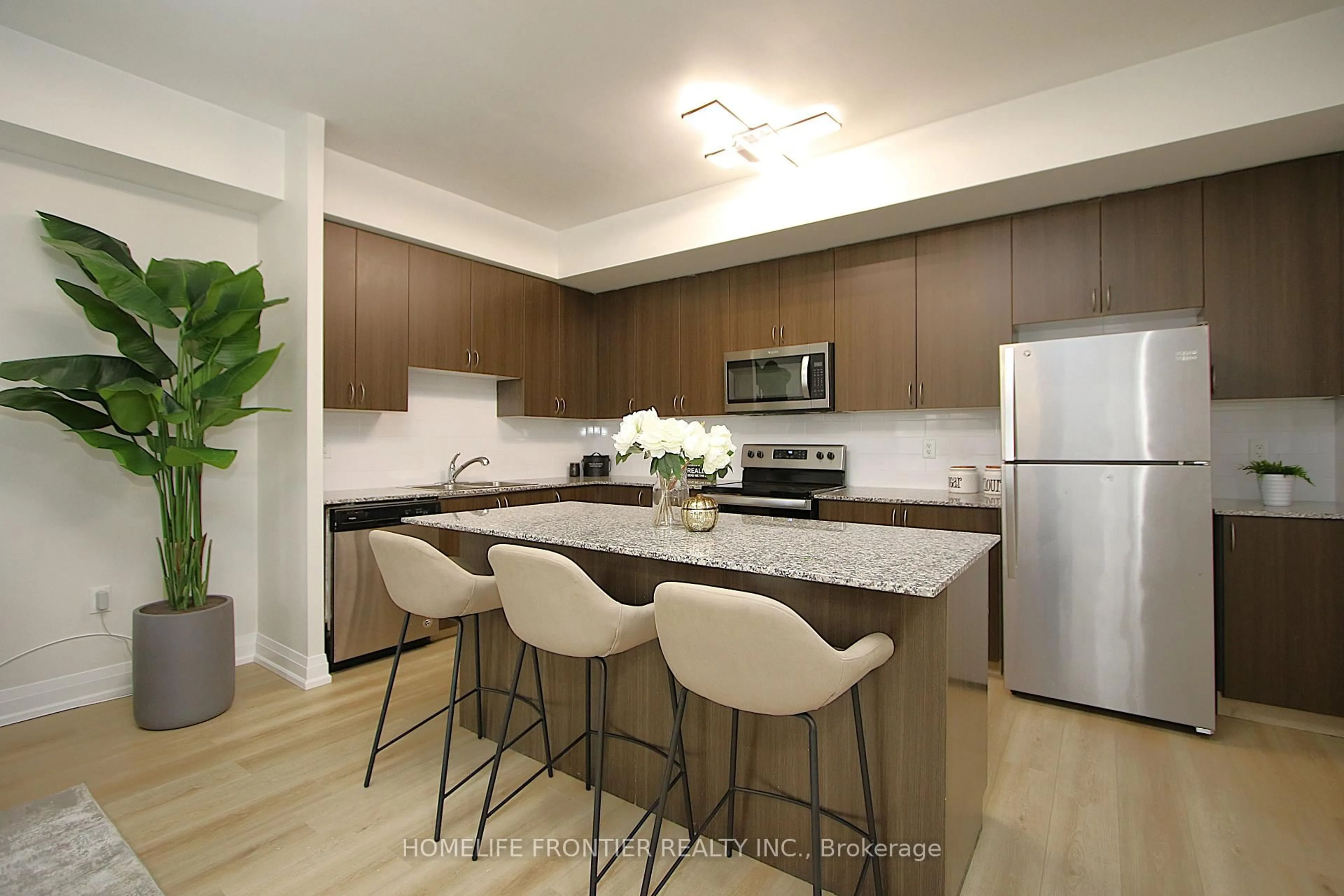 Open concept kitchen, unknown for 5299 Highway 7 Rd #C1302, Vaughan Ontario L4L 0J1