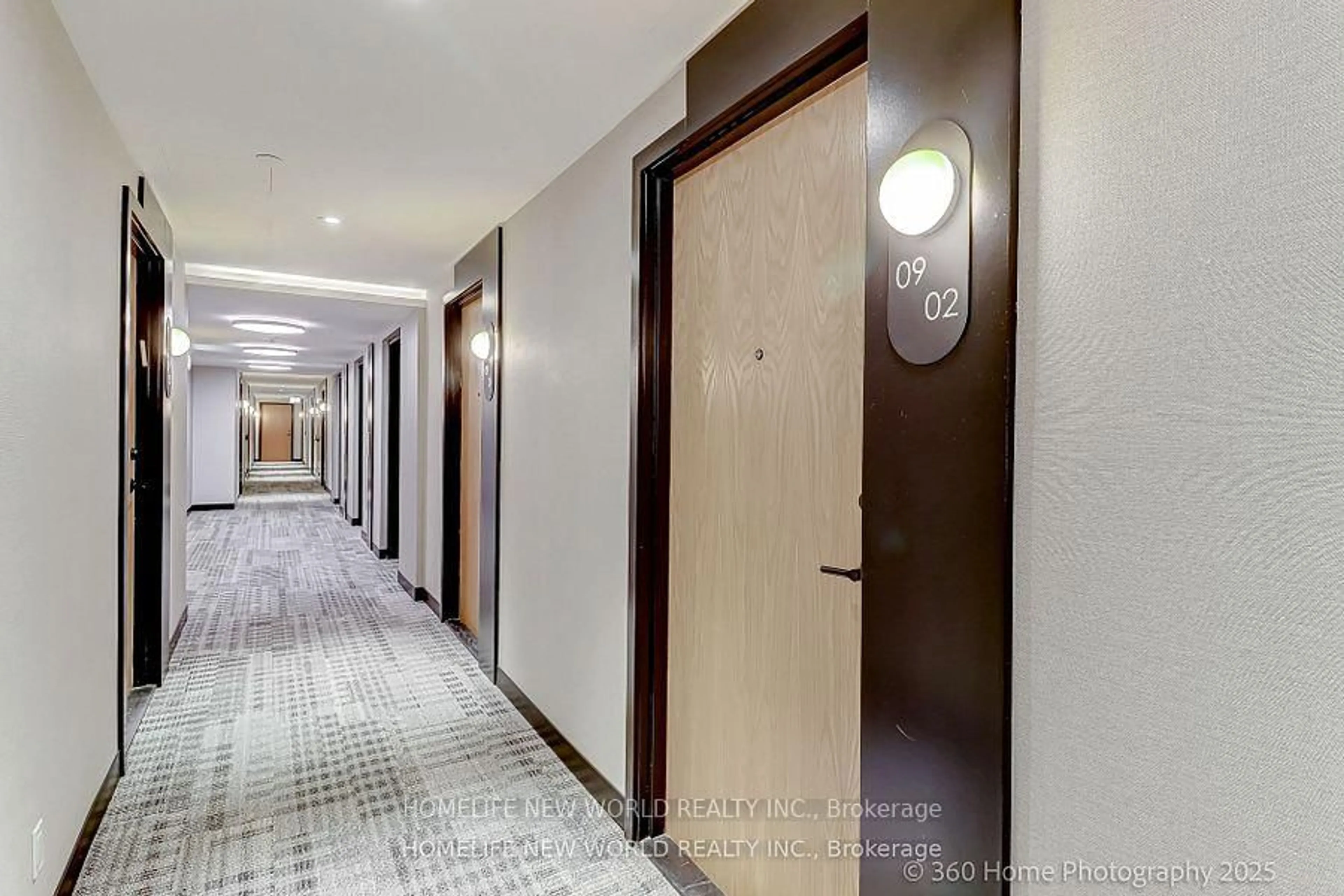 Indoor foyer for 7950 Bathurst St #902, Vaughan Ontario L4J 0L4