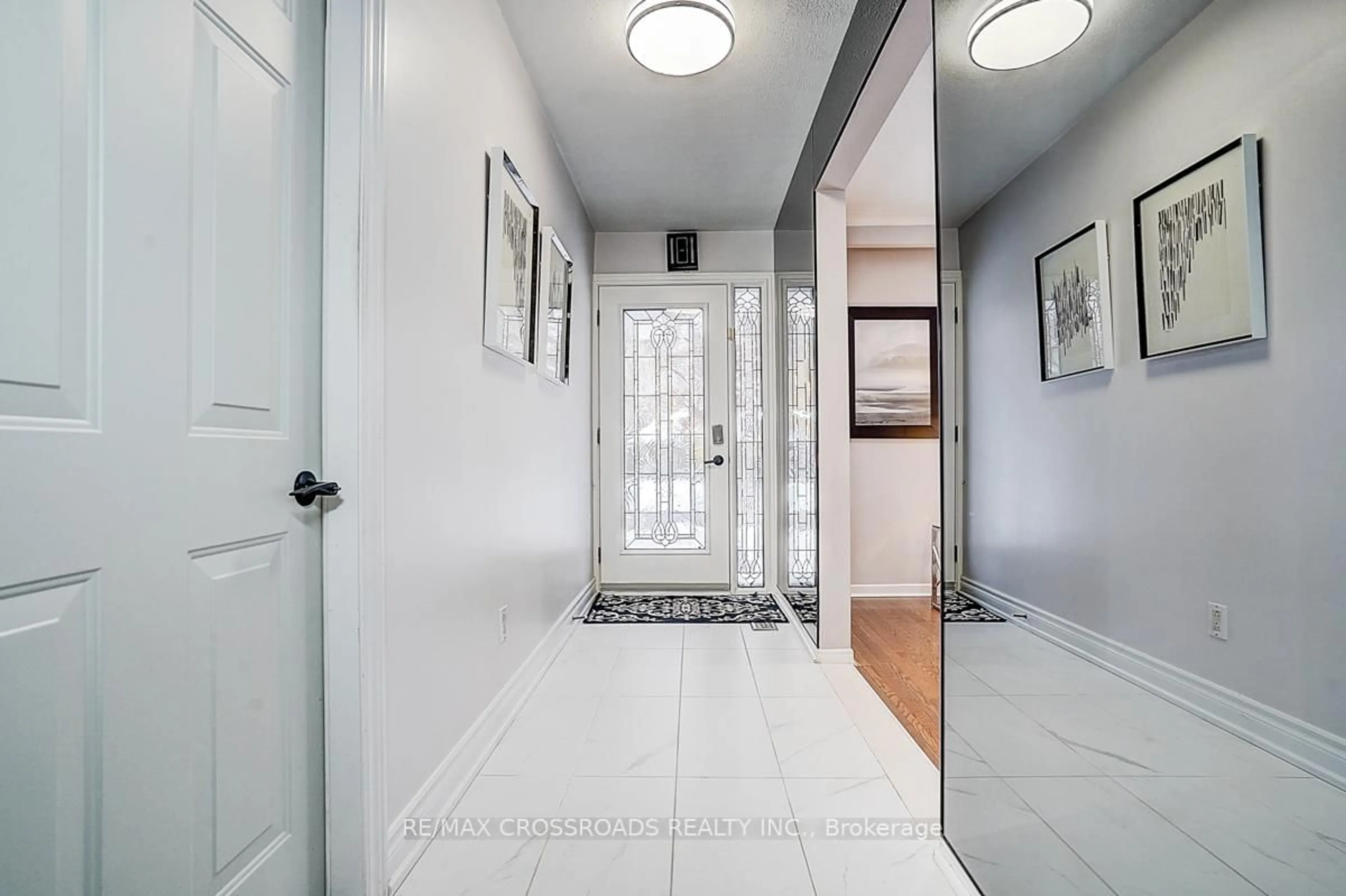Indoor entryway for 78 Fred Varley Dr, Markham Ontario L3R 1S7