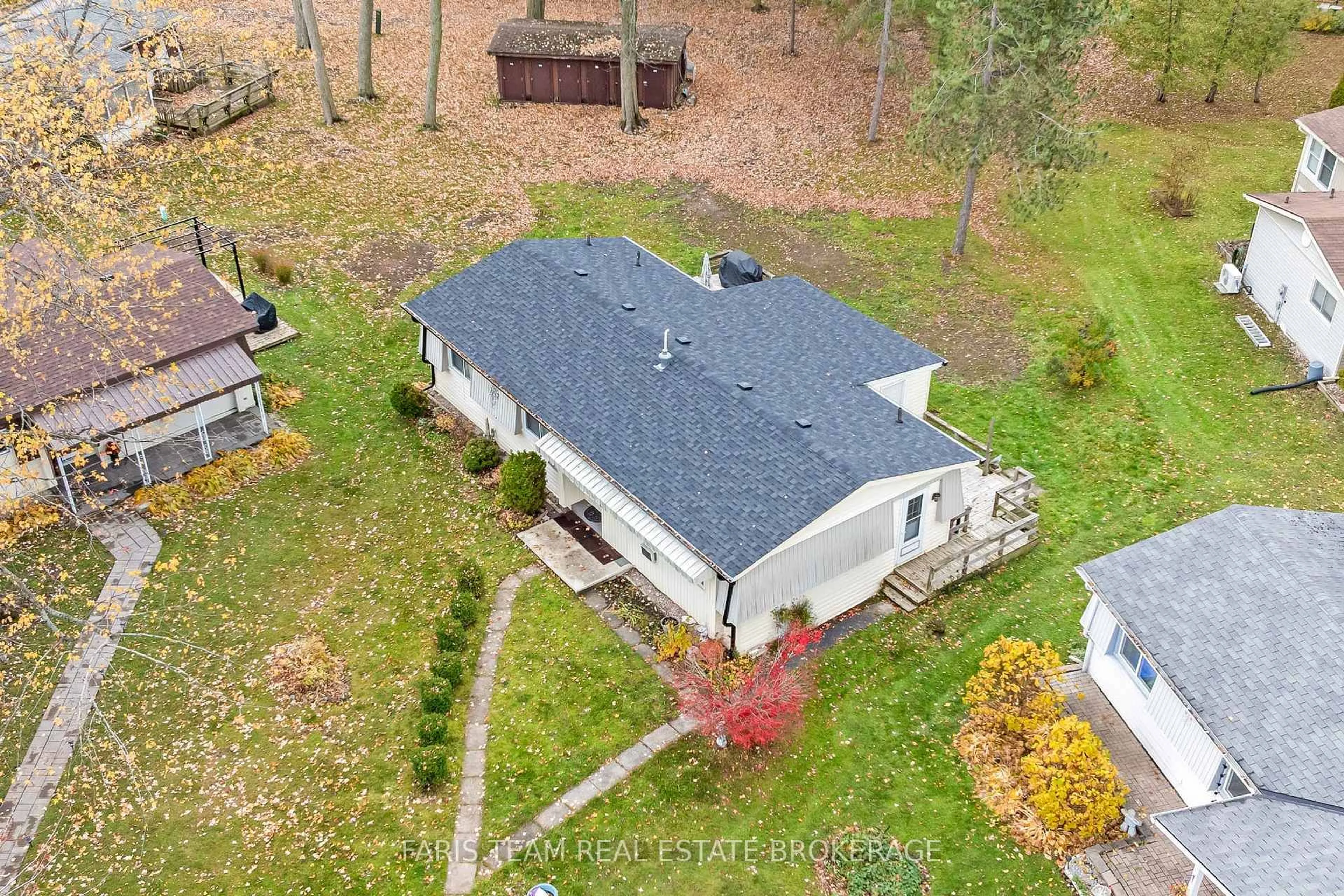 A pic from outside/outdoor area/front of a property/back of a property/a pic from drone, unknown for 25 Recreation Dr, Innisfil Ontario L9S 1N5