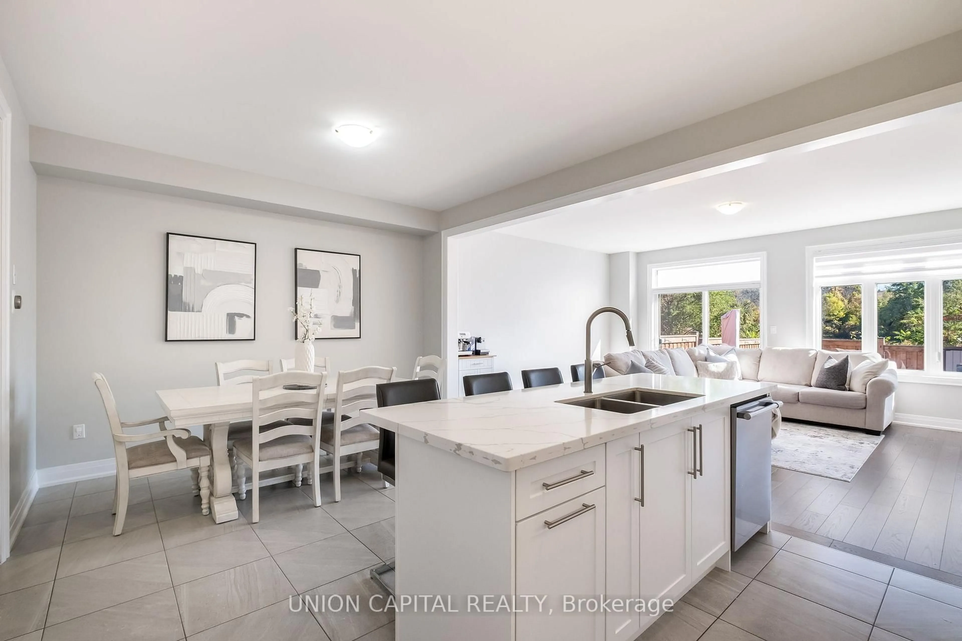 Open concept kitchen, ceramic/tile floor for 307 Silk Twist Dr, East Gwillimbury Ontario L9N 0V4