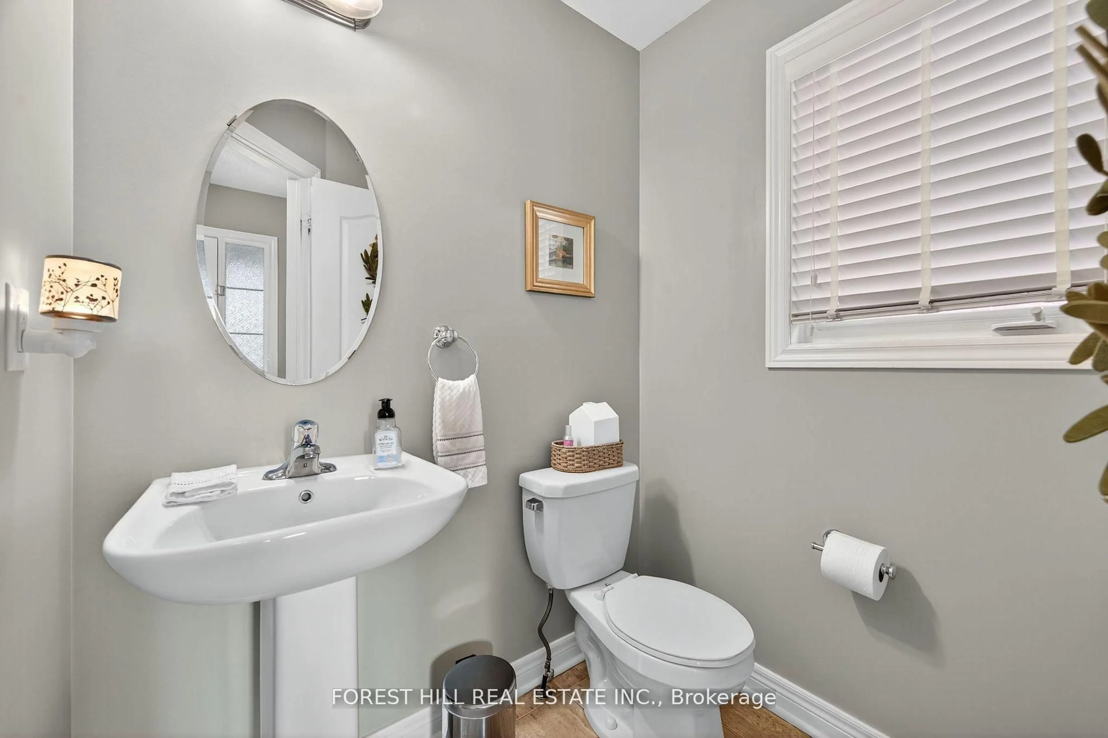 Standard bathroom, ceramic/tile floor for 60 Sundragon Tr, Bradford West Gwillimbury Ontario L3Z 0H5