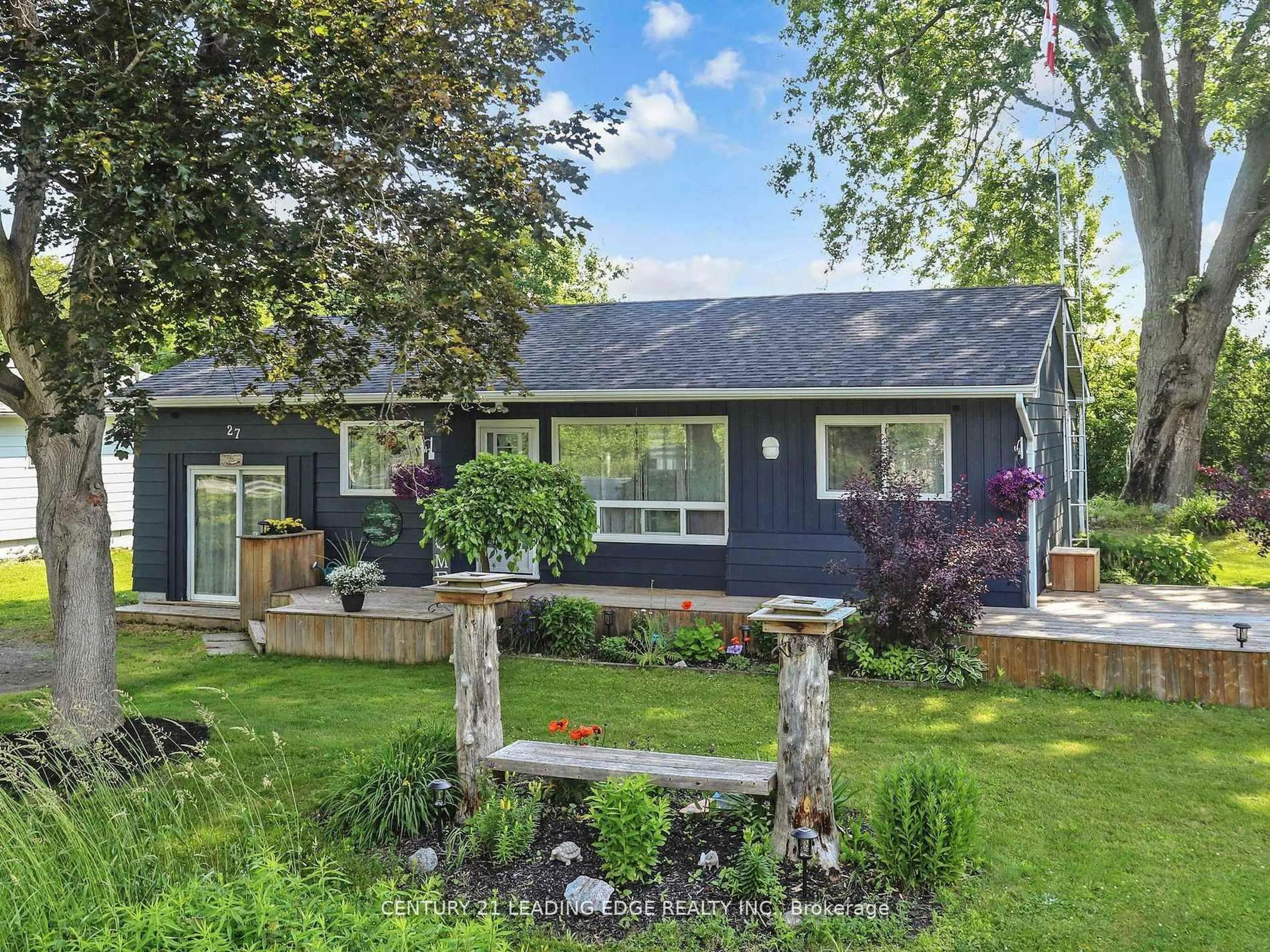 Home with vinyl exterior material, street for 27 Isle Vista Dr, Georgina Ontario L0E 1N0