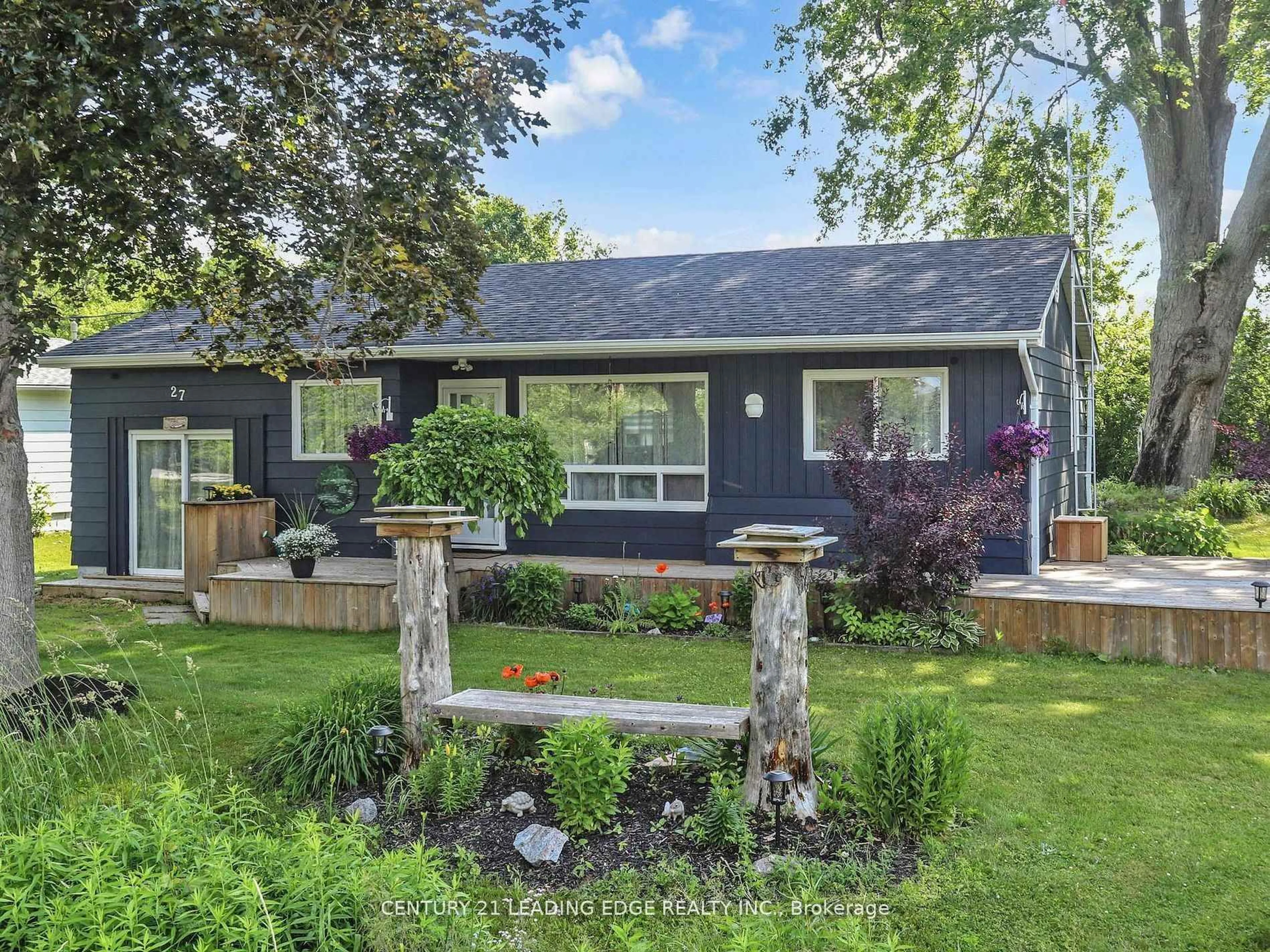 Home with vinyl exterior material, street for 27 Isle Vista Dr, Georgina Ontario L0E 1N0