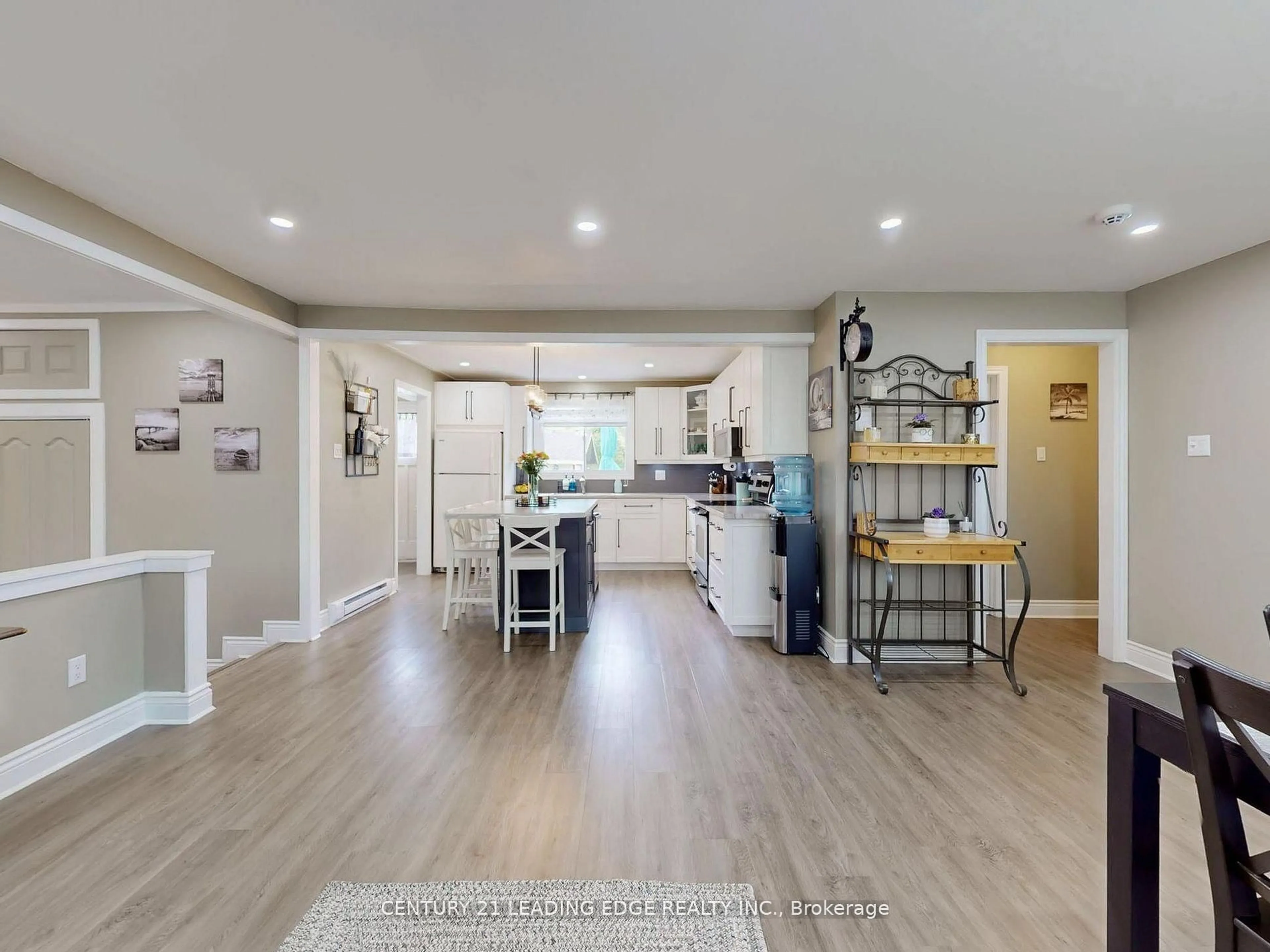 Open concept kitchen, unknown for 27 Isle Vista Dr, Georgina Ontario L0E 1N0