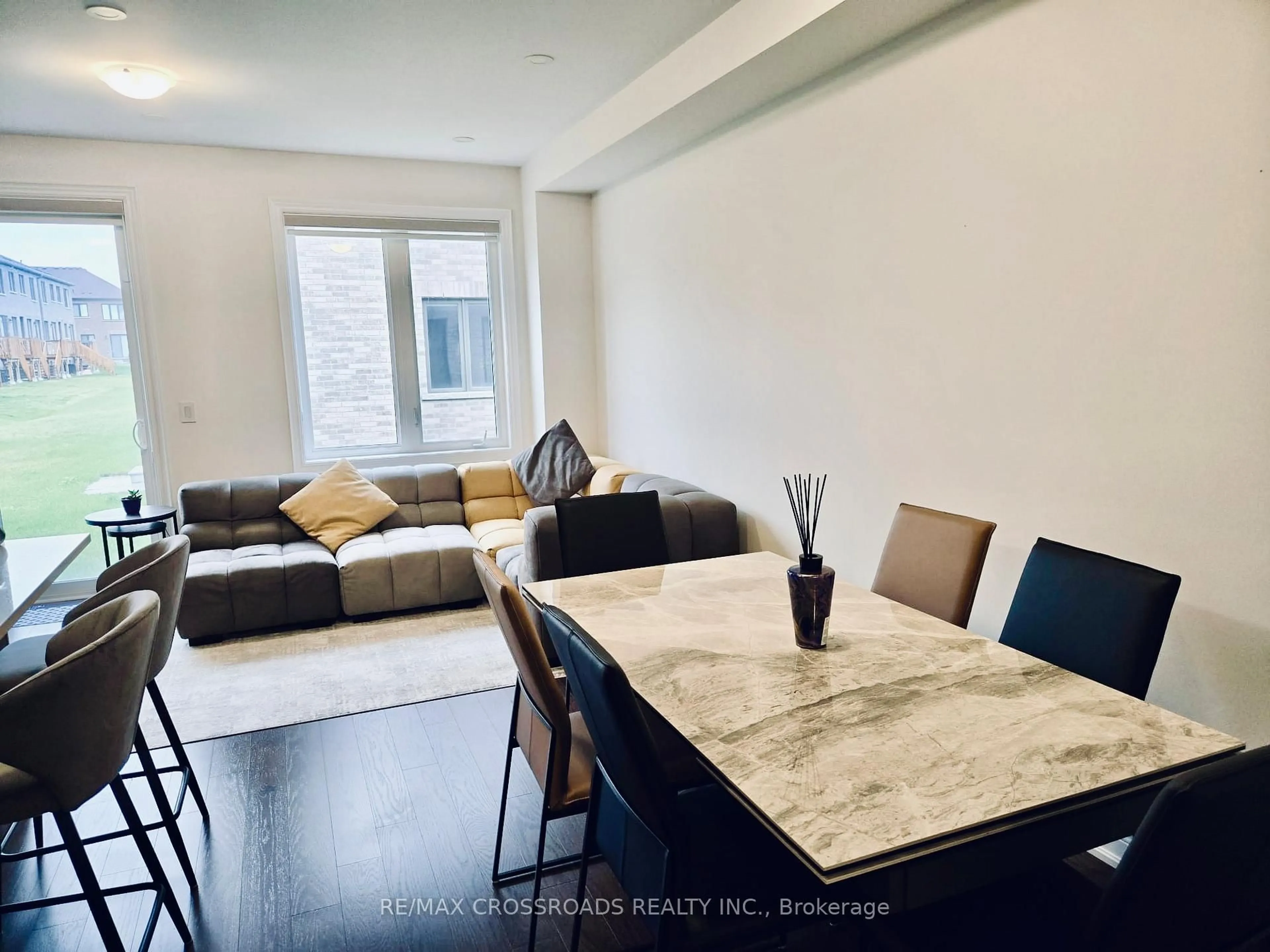 A pic of a room for 12 SCHMELTZER Cres, Richmond Hill Ontario L4E 1A2