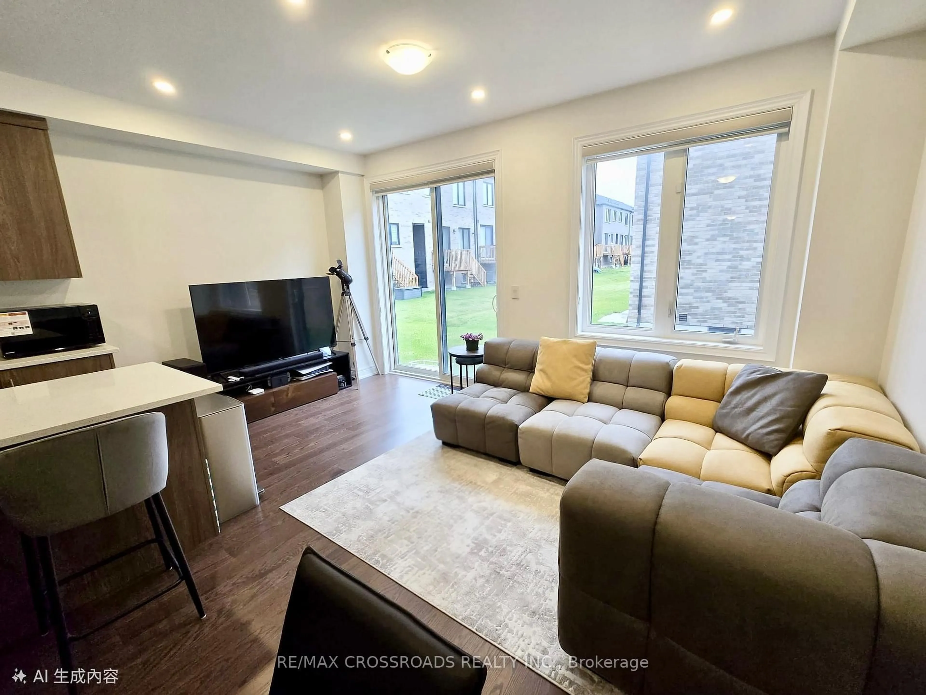 Living room with furniture, unknown for 12 SCHMELTZER Cres, Richmond Hill Ontario L4E 1A2