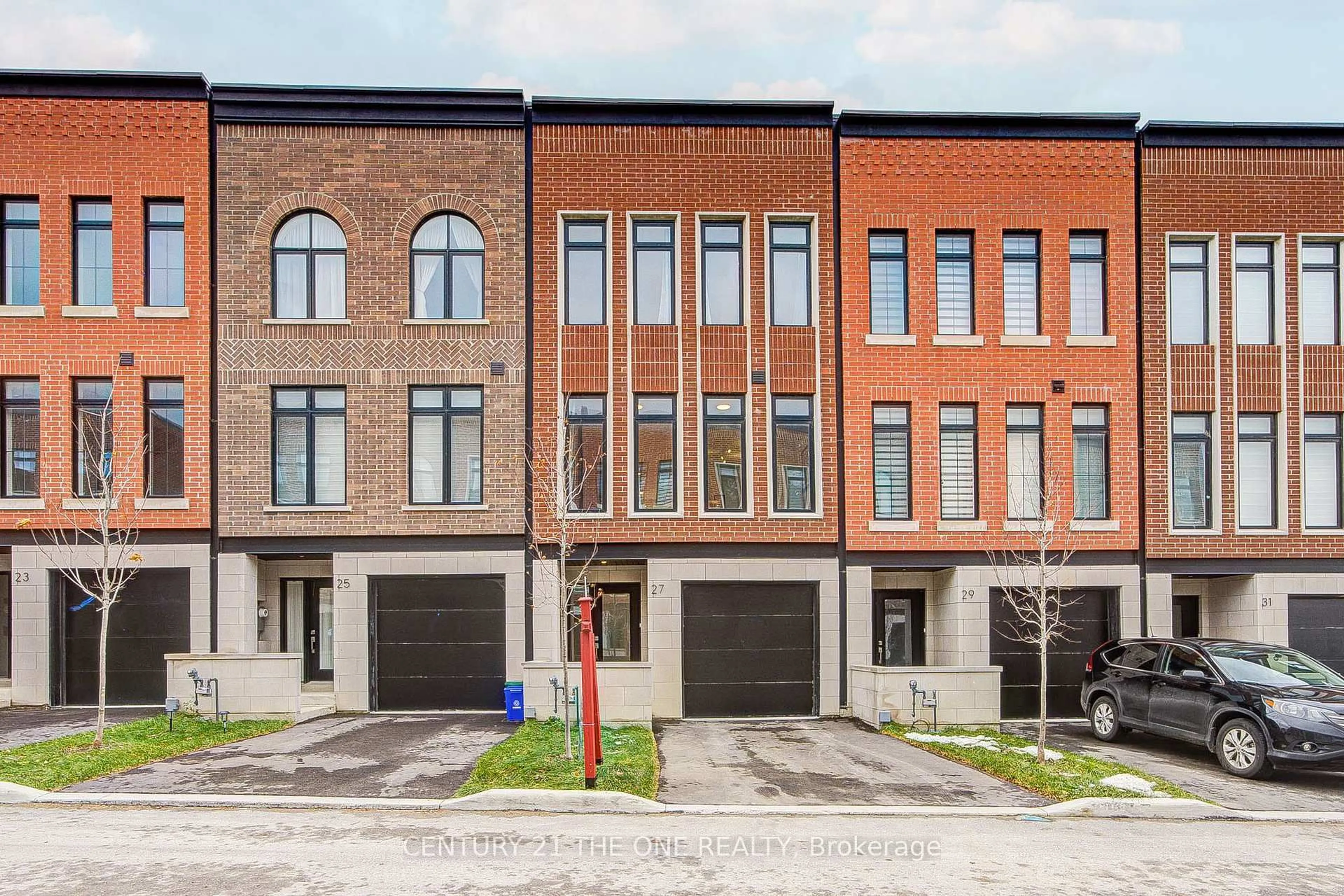 Home with brick exterior material, street for 27 Chestnut Crt, Aurora Ontario L4G 7C4