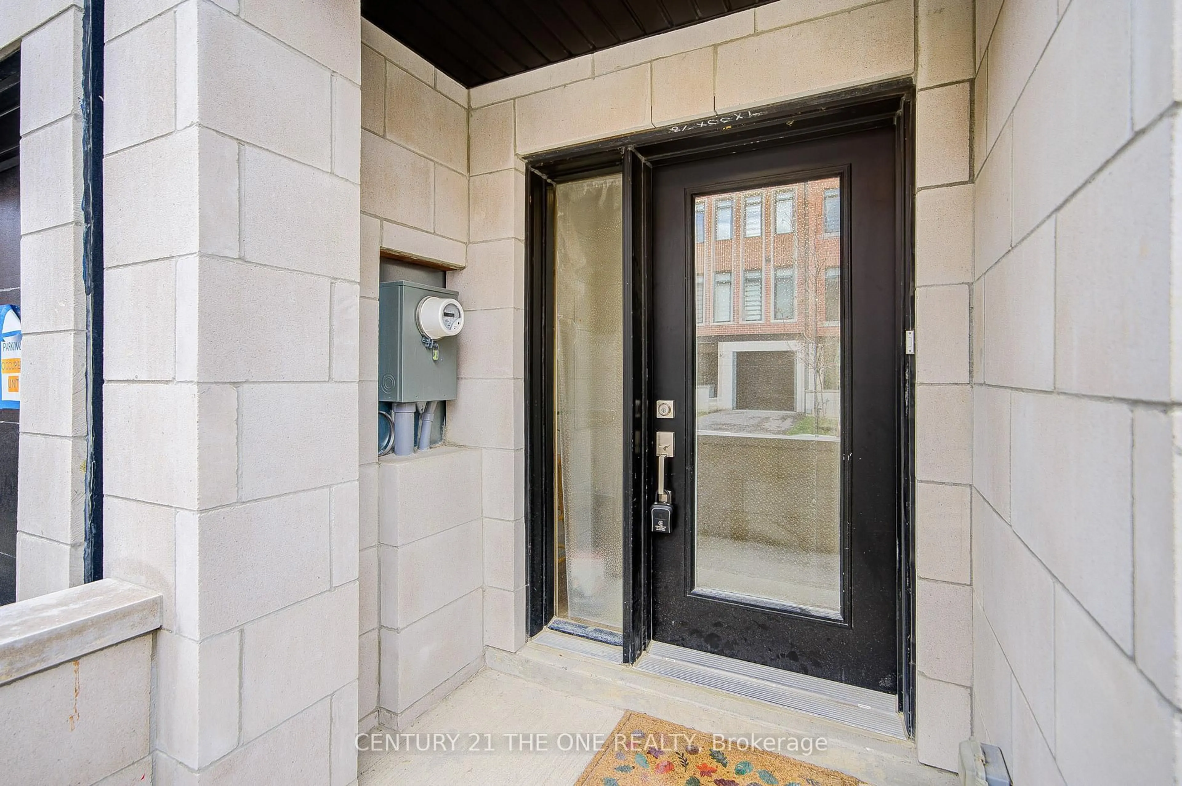 Indoor entryway for 27 Chestnut Crt, Aurora Ontario L4G 7C4