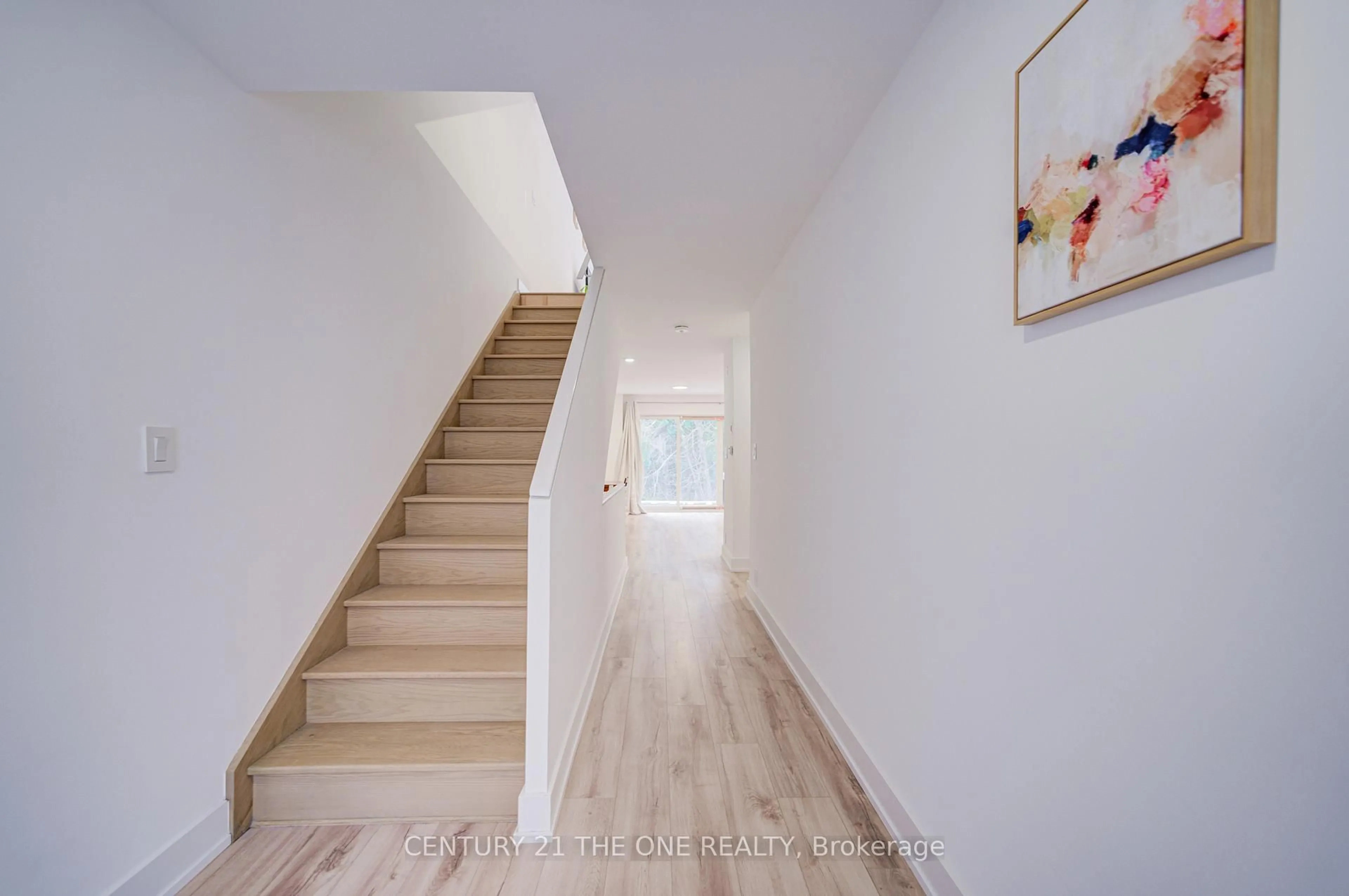 Stairs for 27 Chestnut Crt, Aurora Ontario L4G 7C4