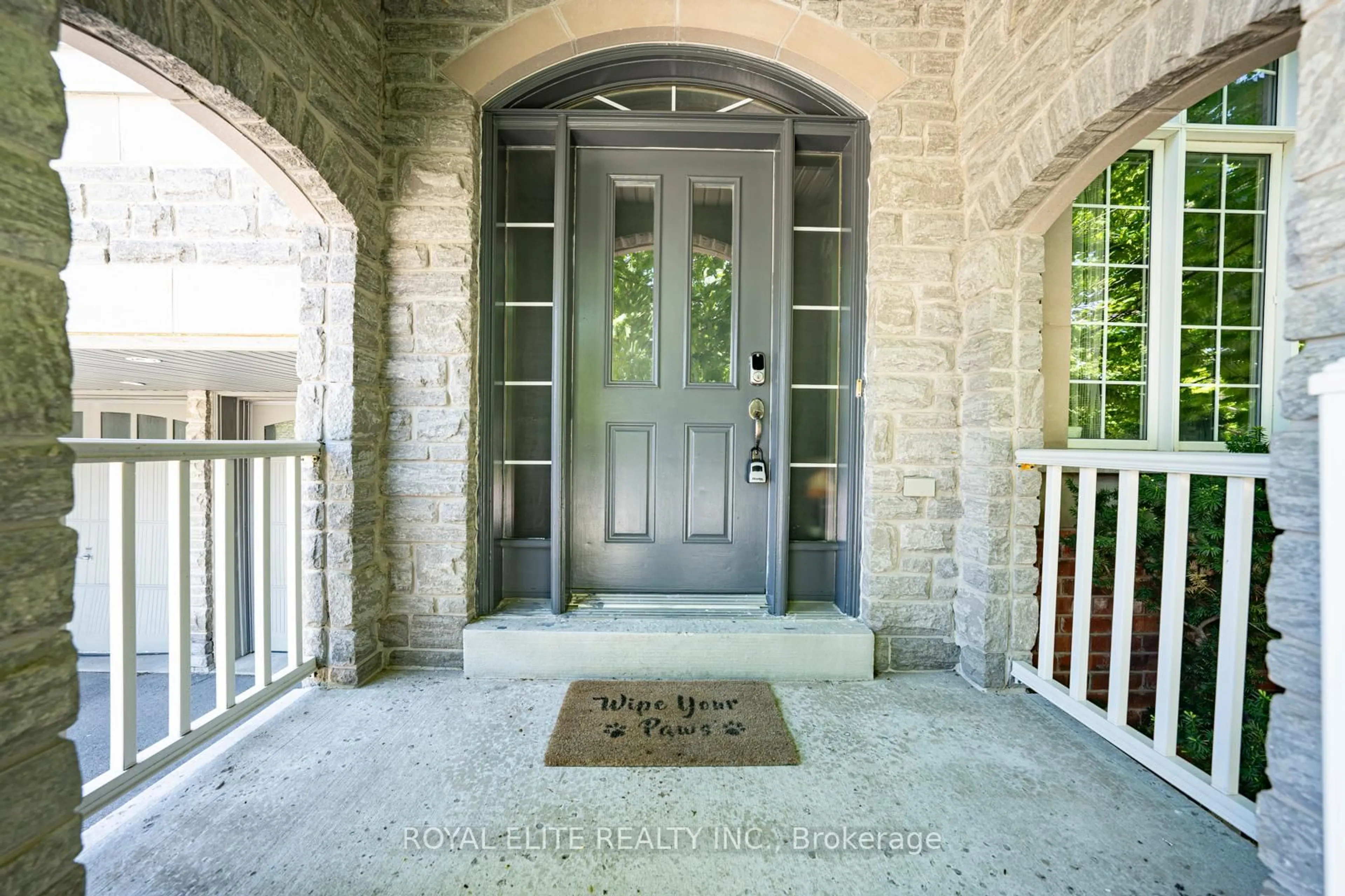 Indoor entryway for 4 Alhart St, Richmond Hill Ontario L4E 5E7