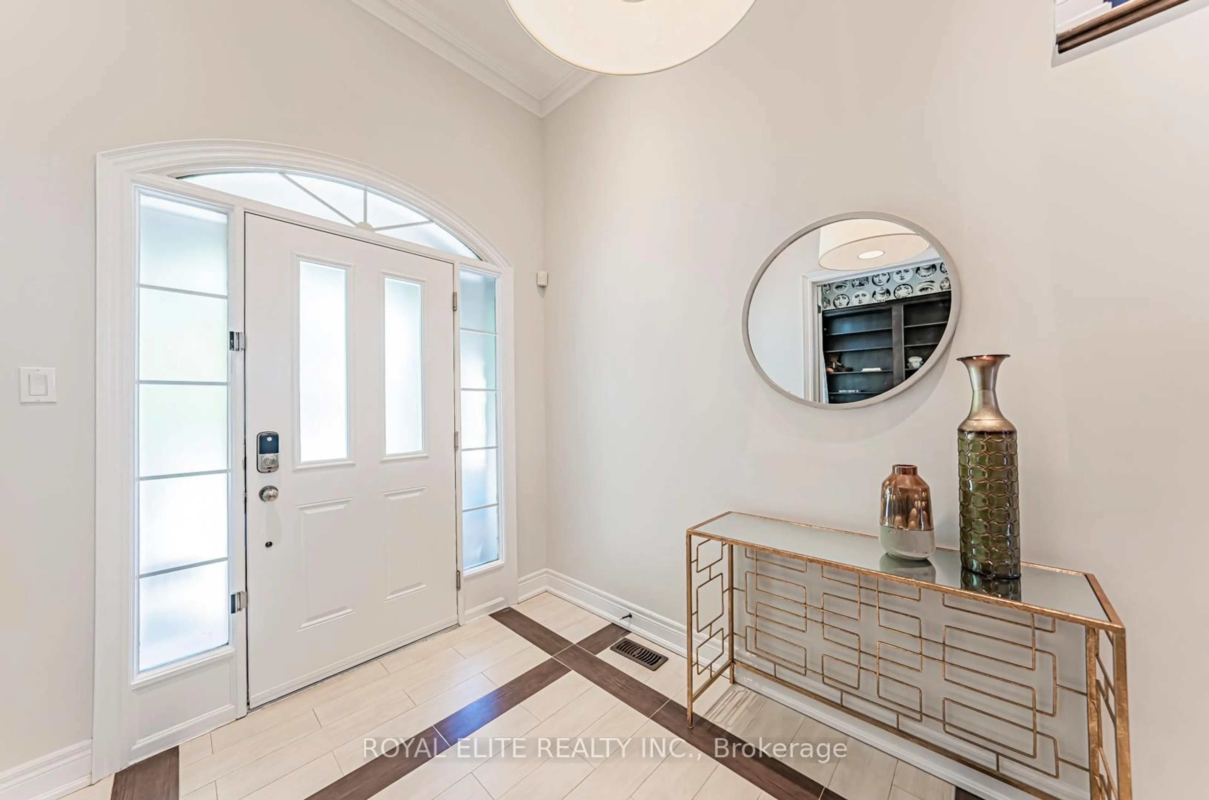 Indoor entryway for 4 Alhart St, Richmond Hill Ontario L4E 5E7