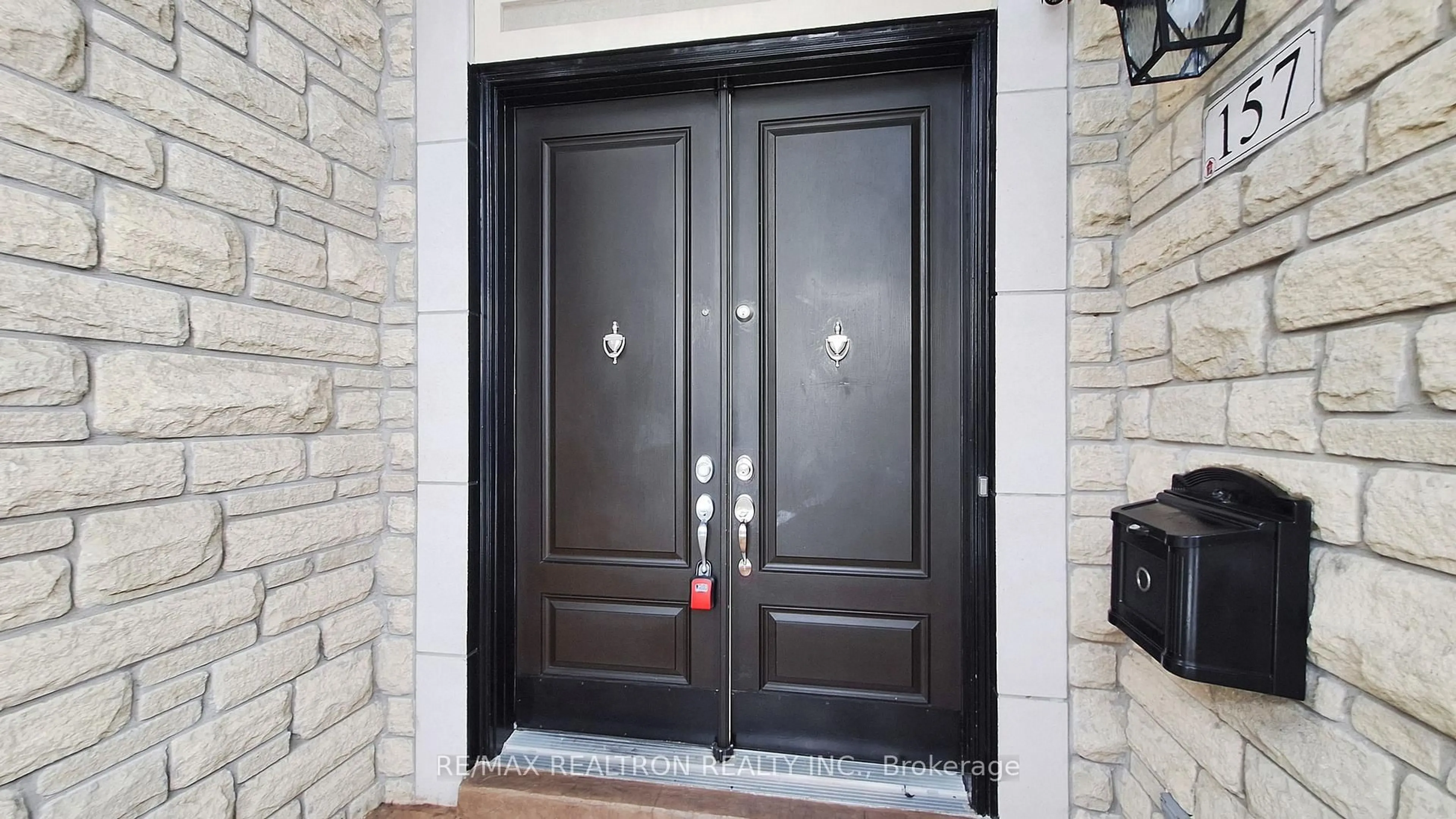 Indoor entryway for 157 Sweet Anna Crt, Vaughan Ontario L6A 4E5