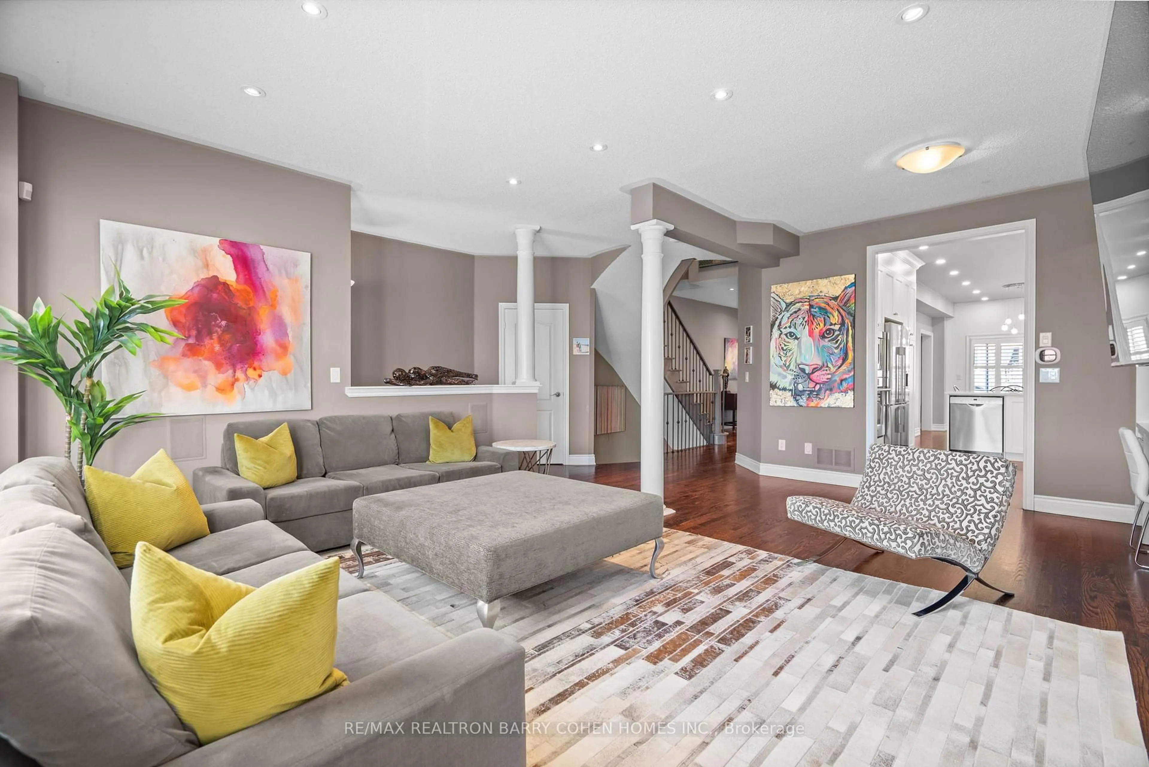 Living room with furniture, unknown for 28 Mistywood Cres, Vaughan Ontario L4J 9E6