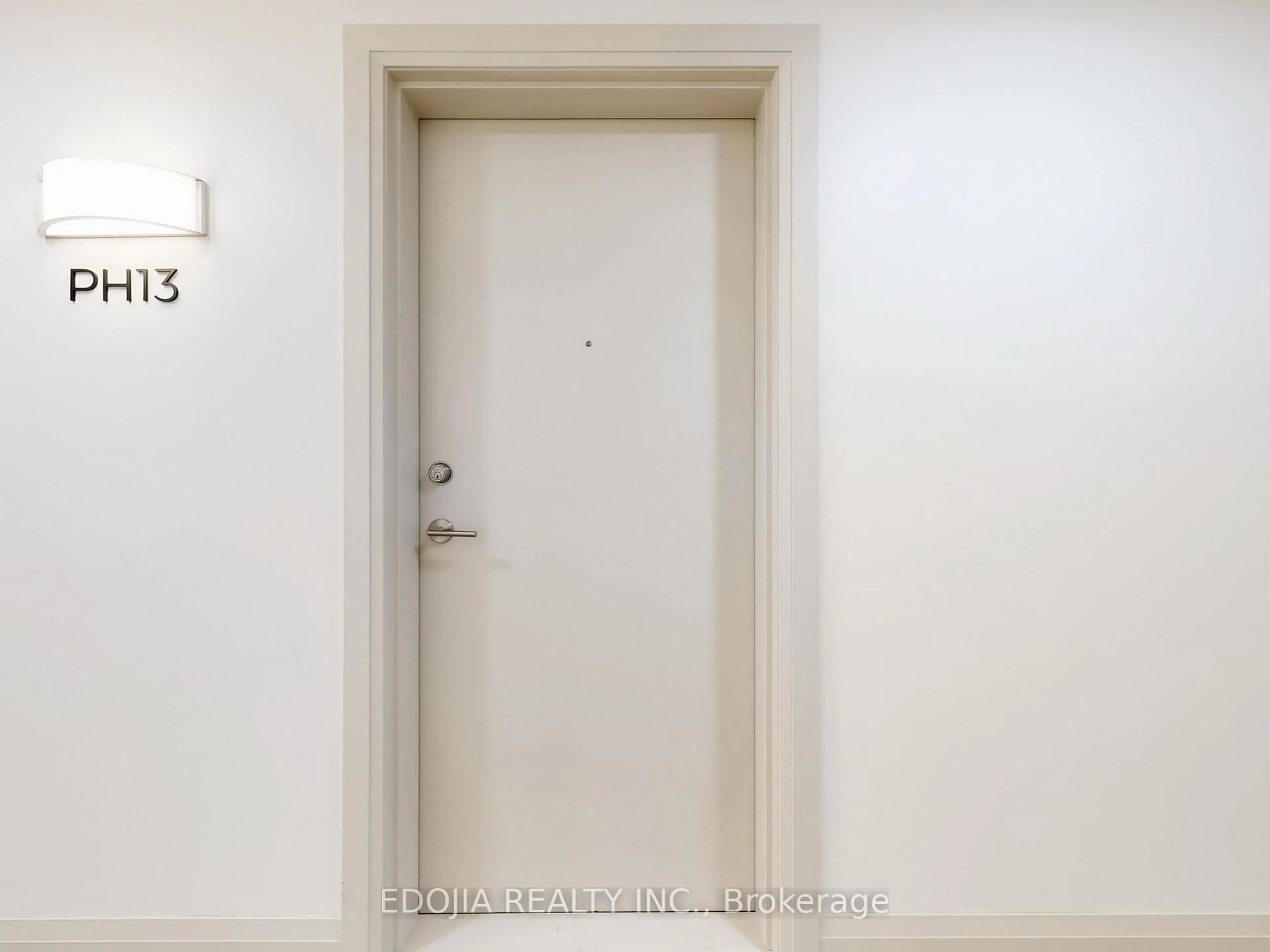 Indoor foyer for 101 Cathedral High St #Ph13, Markham Ontario L6C 0P1