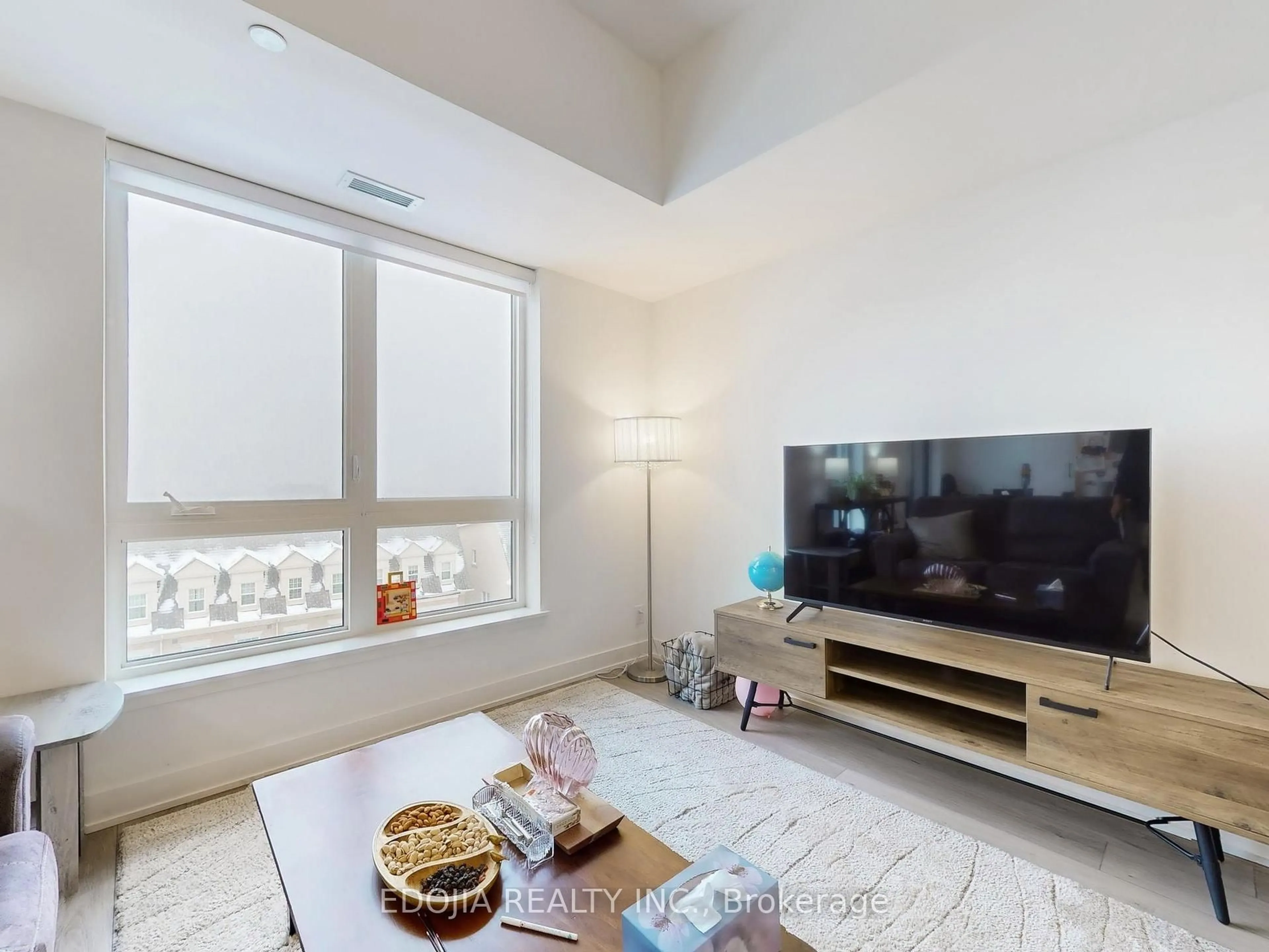 Living room with furniture, unknown for 101 Cathedral High St #Ph13, Markham Ontario L6C 0P1