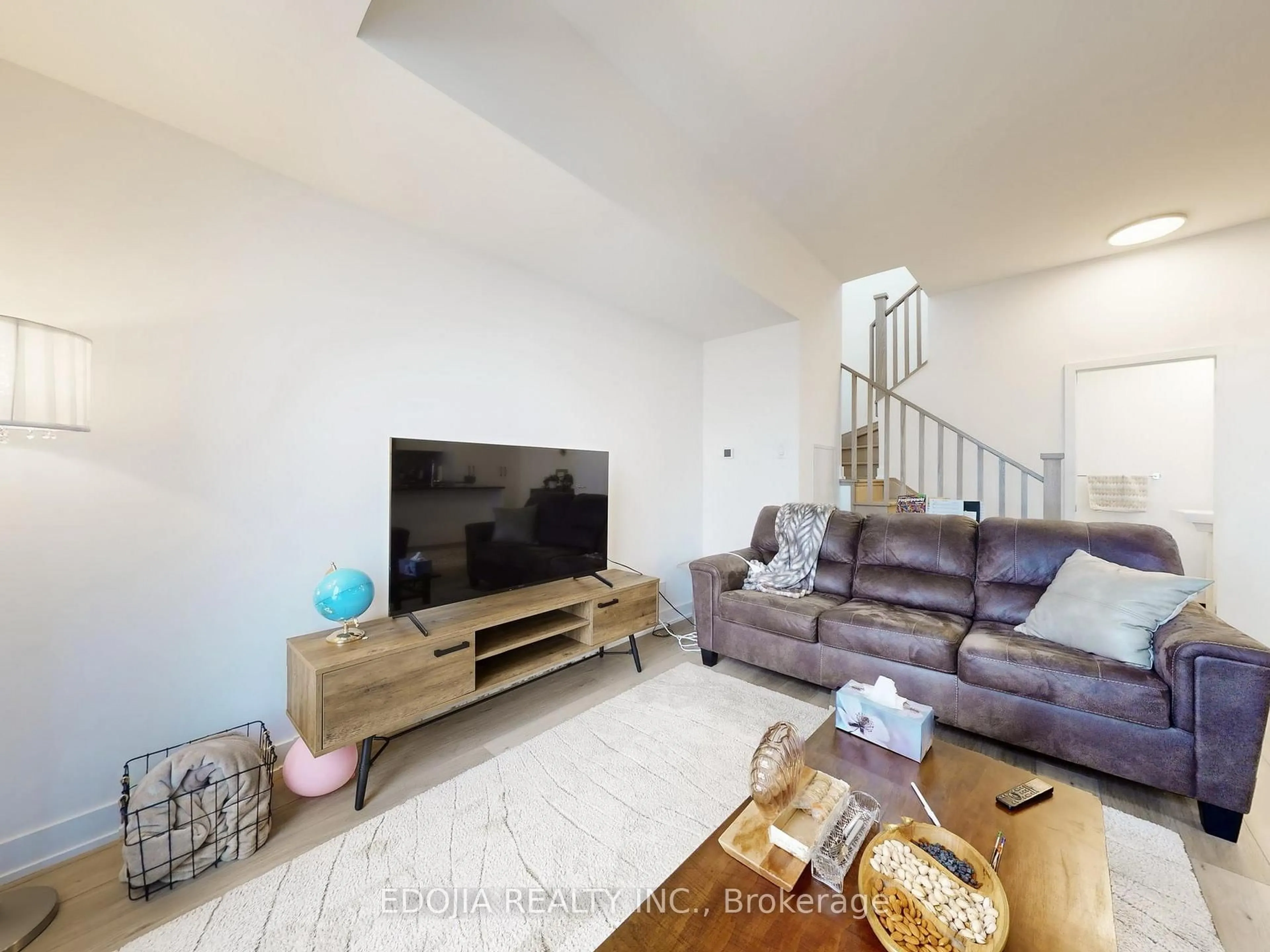 Living room with furniture, unknown for 101 Cathedral High St #Ph13, Markham Ontario L6C 0P1