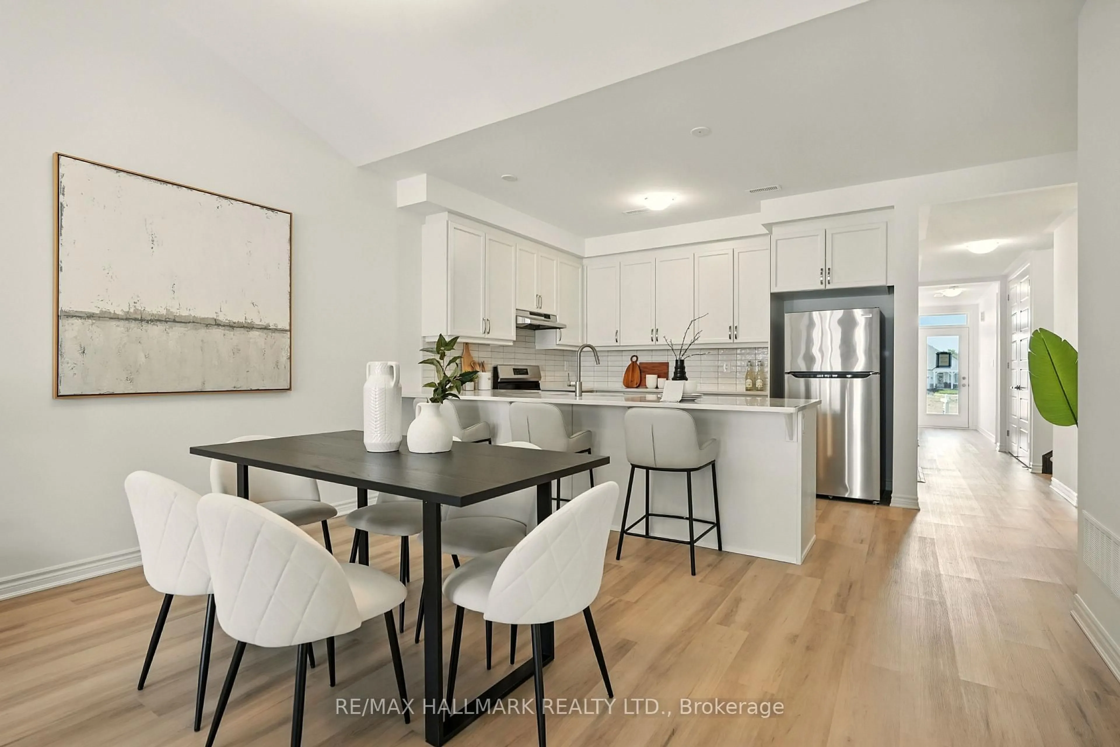 Open concept kitchen, unknown for 716 Keast Pl, Innisfil Ontario L9S 0S9