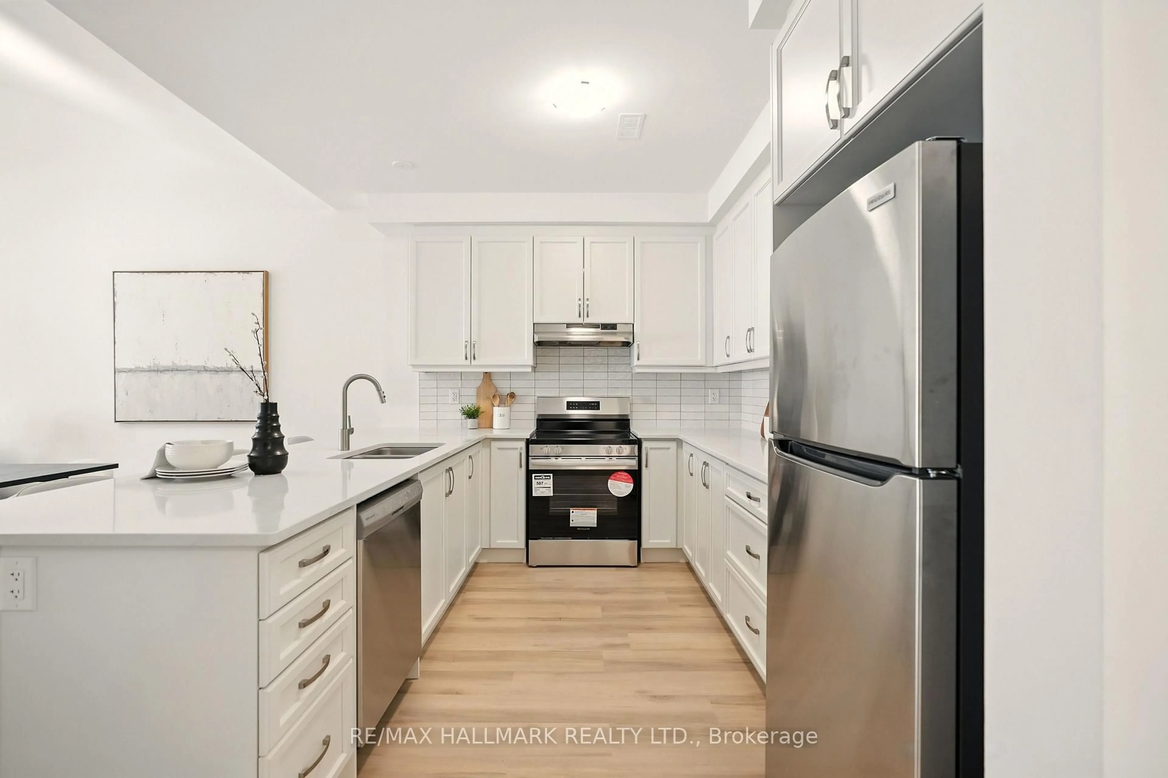 Standard kitchen, unknown for 716 Keast Pl, Innisfil Ontario L9S 0S9