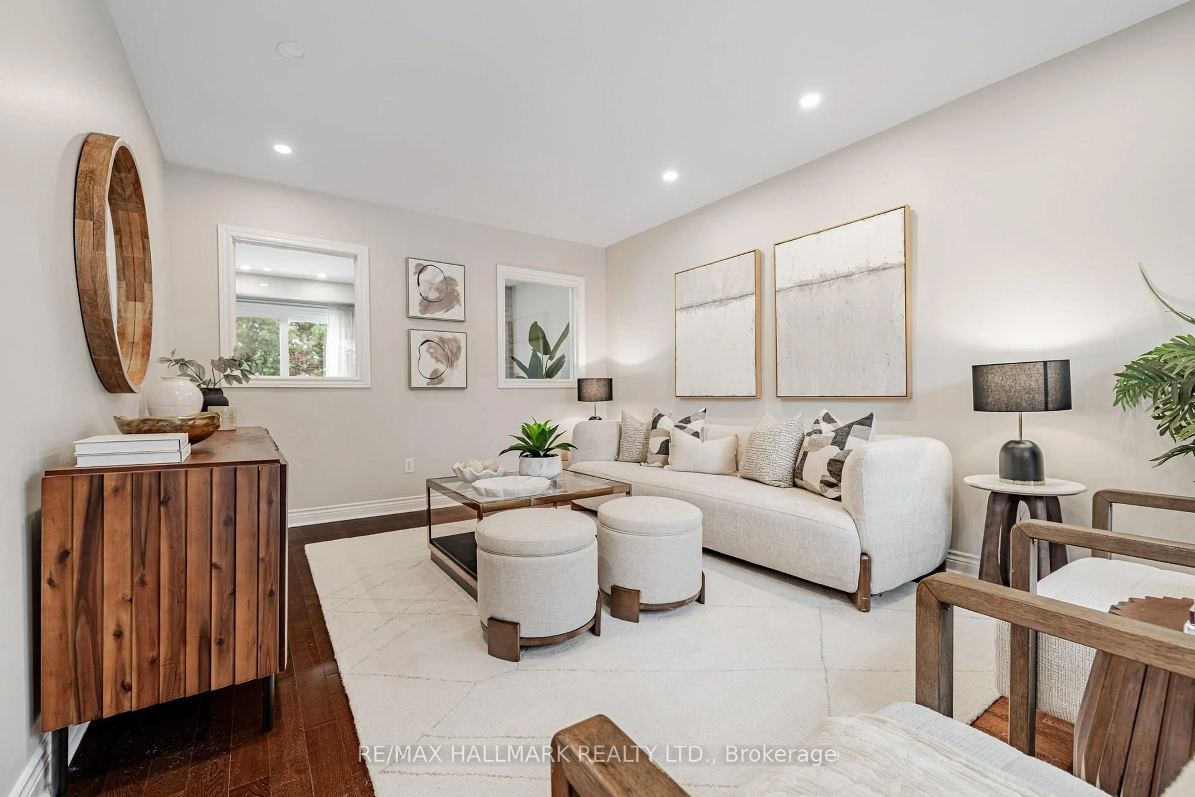 Living room with furniture, wood/laminate floor for 29 Canterbury Crt, Richmond Hill Ontario L4C 8E4