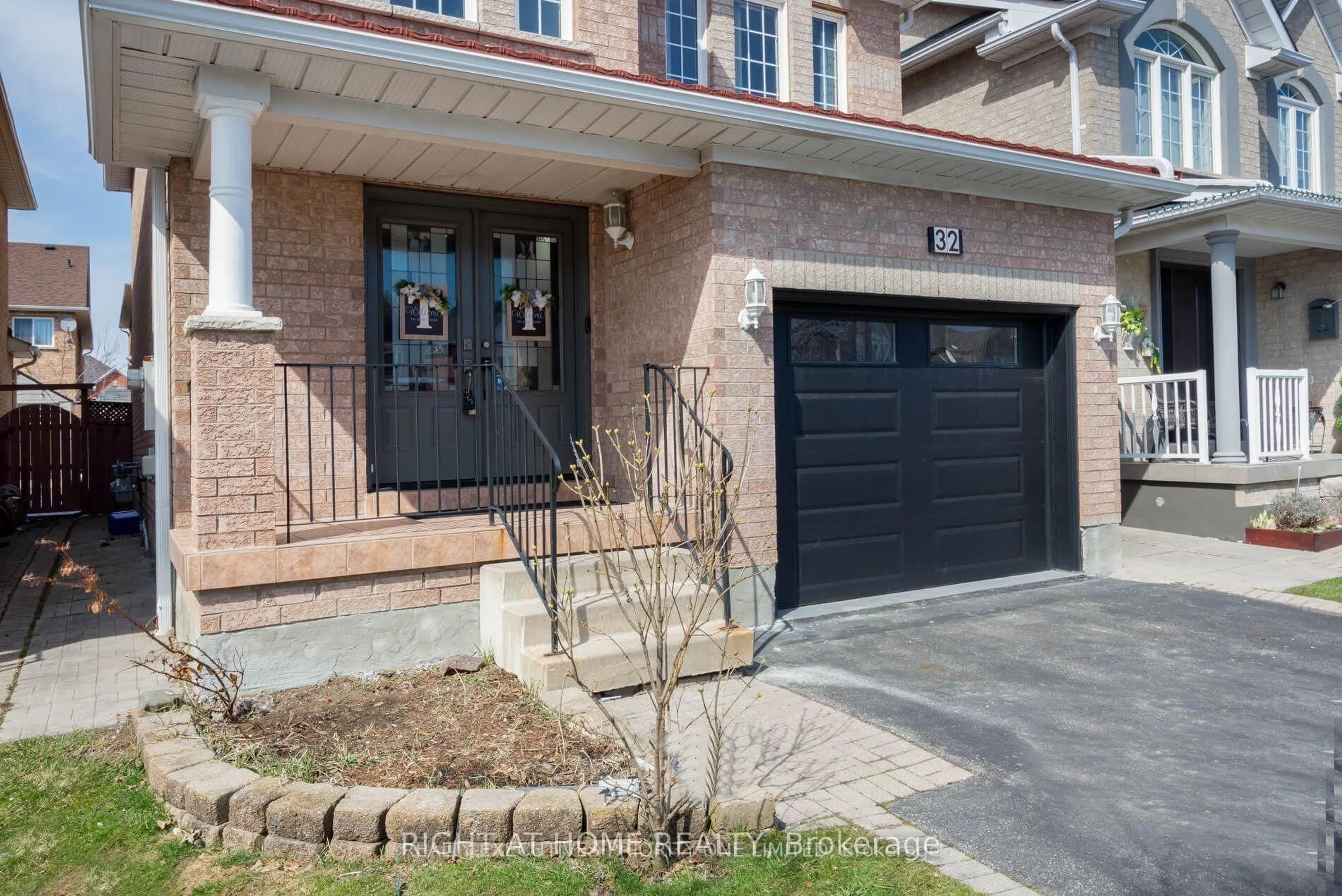 Home with brick exterior material, street for 32 Eddington Pl, Vaughan Ontario L6A 3P6