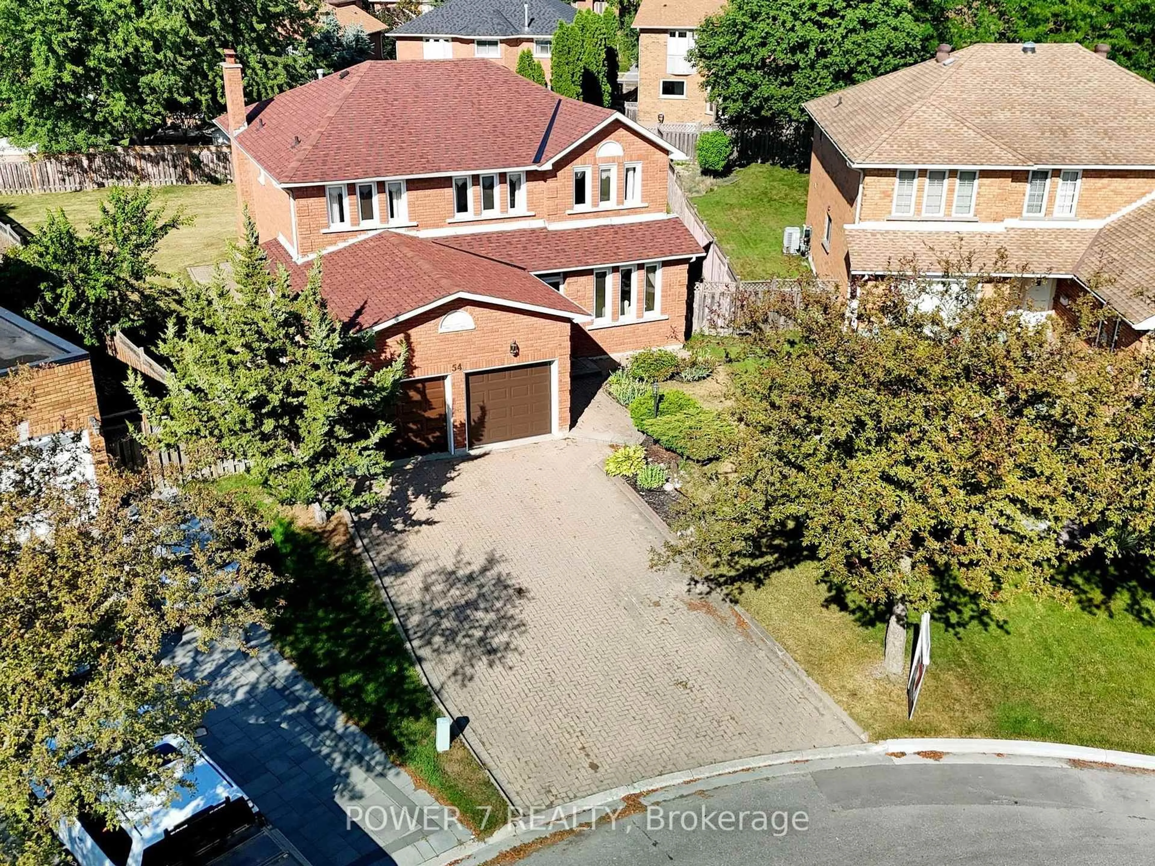 A pic from outside/outdoor area/front of a property/back of a property/a pic from drone, street for 54 Hewlett Cres, Markham Ontario L3P 7J7