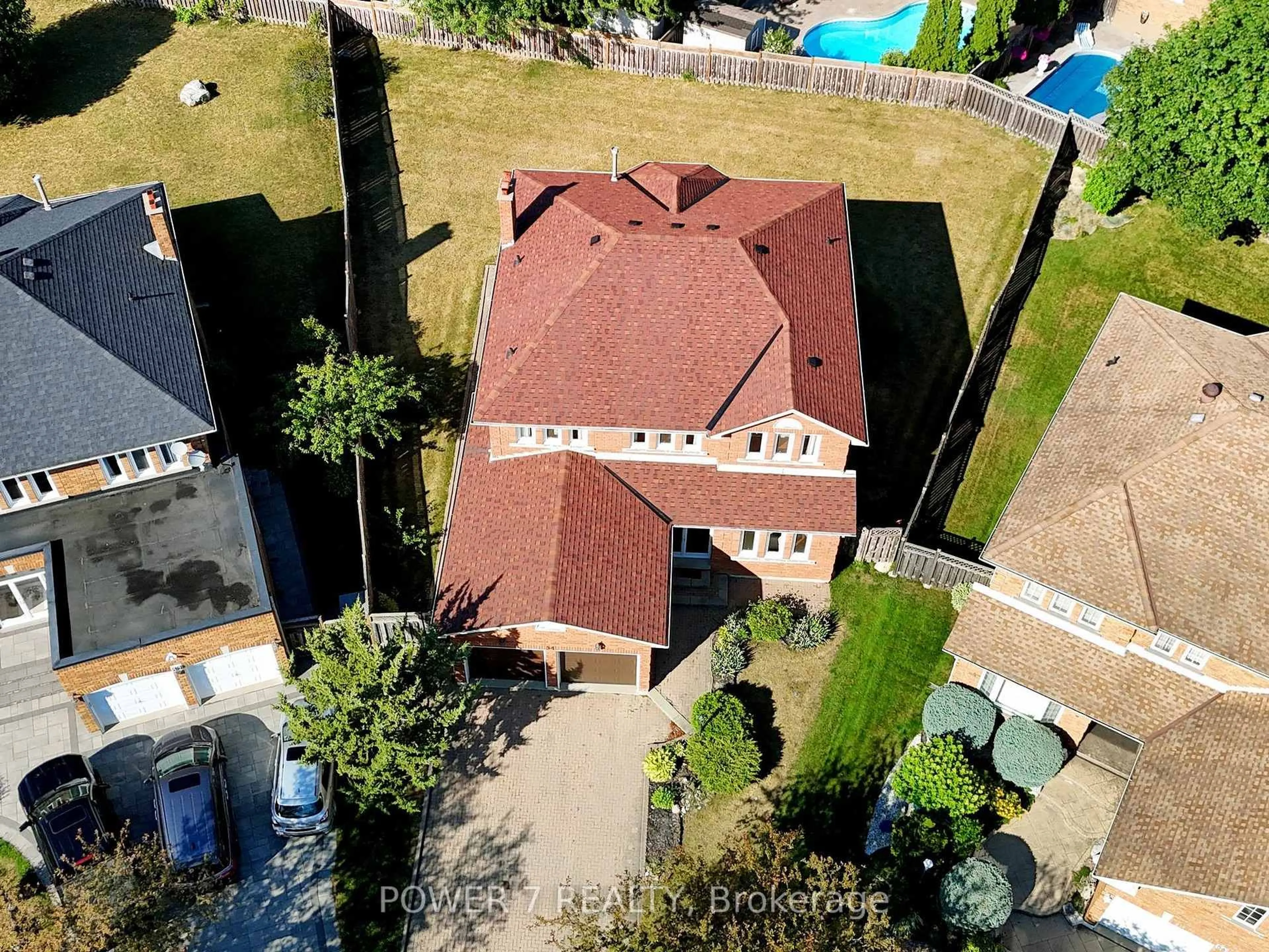 A pic from outside/outdoor area/front of a property/back of a property/a pic from drone, unknown for 54 Hewlett Cres, Markham Ontario L3P 7J7