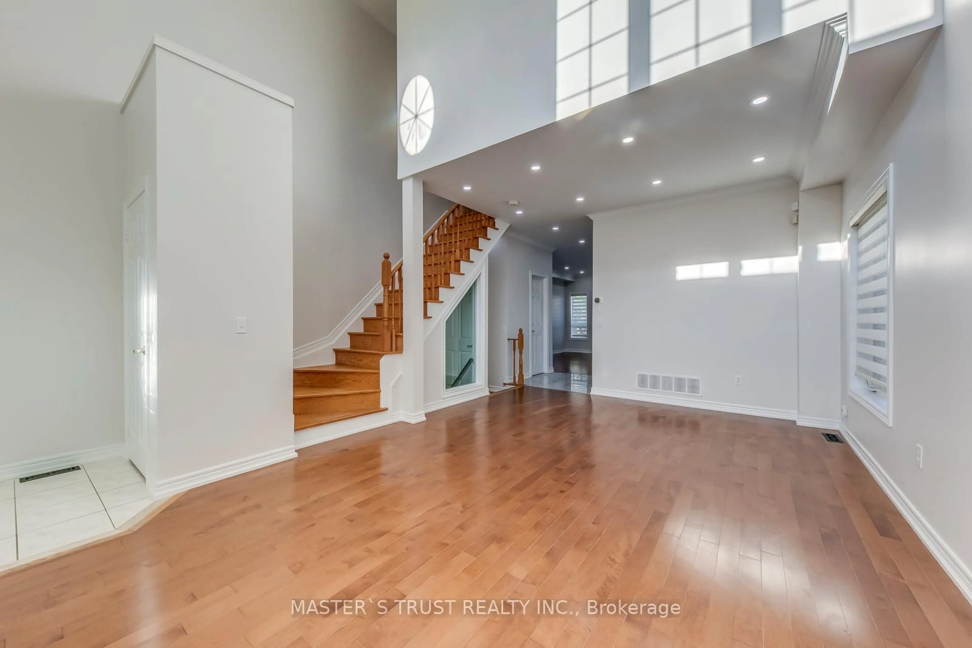 Indoor foyer for 7 Osmond Appleton Rd, Markham Ontario L6E 1R7