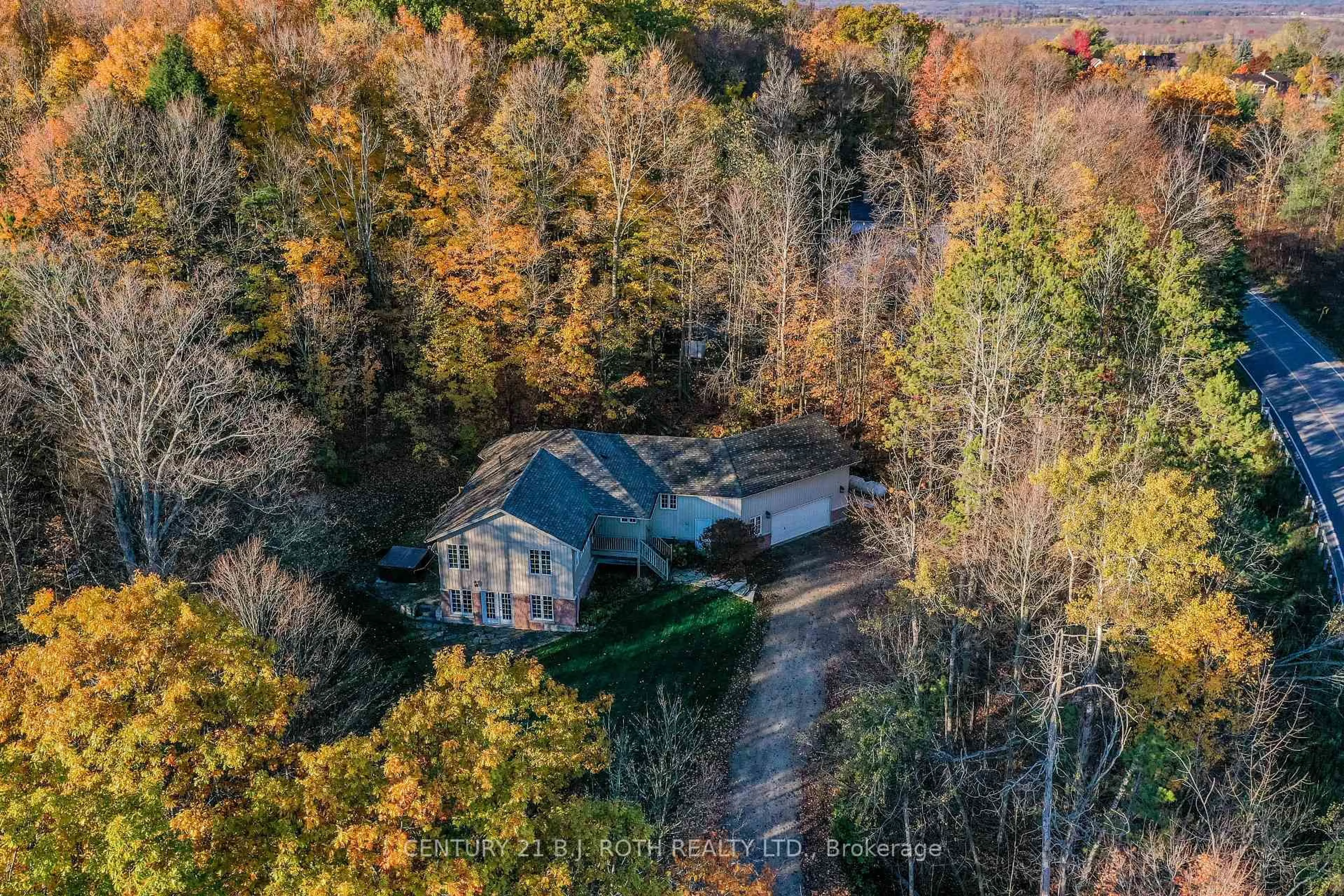 A pic from outside/outdoor area/front of a property/back of a property/a pic from drone, unknown for 4927 25 Side Rd, Essa Ontario L4M 4S4