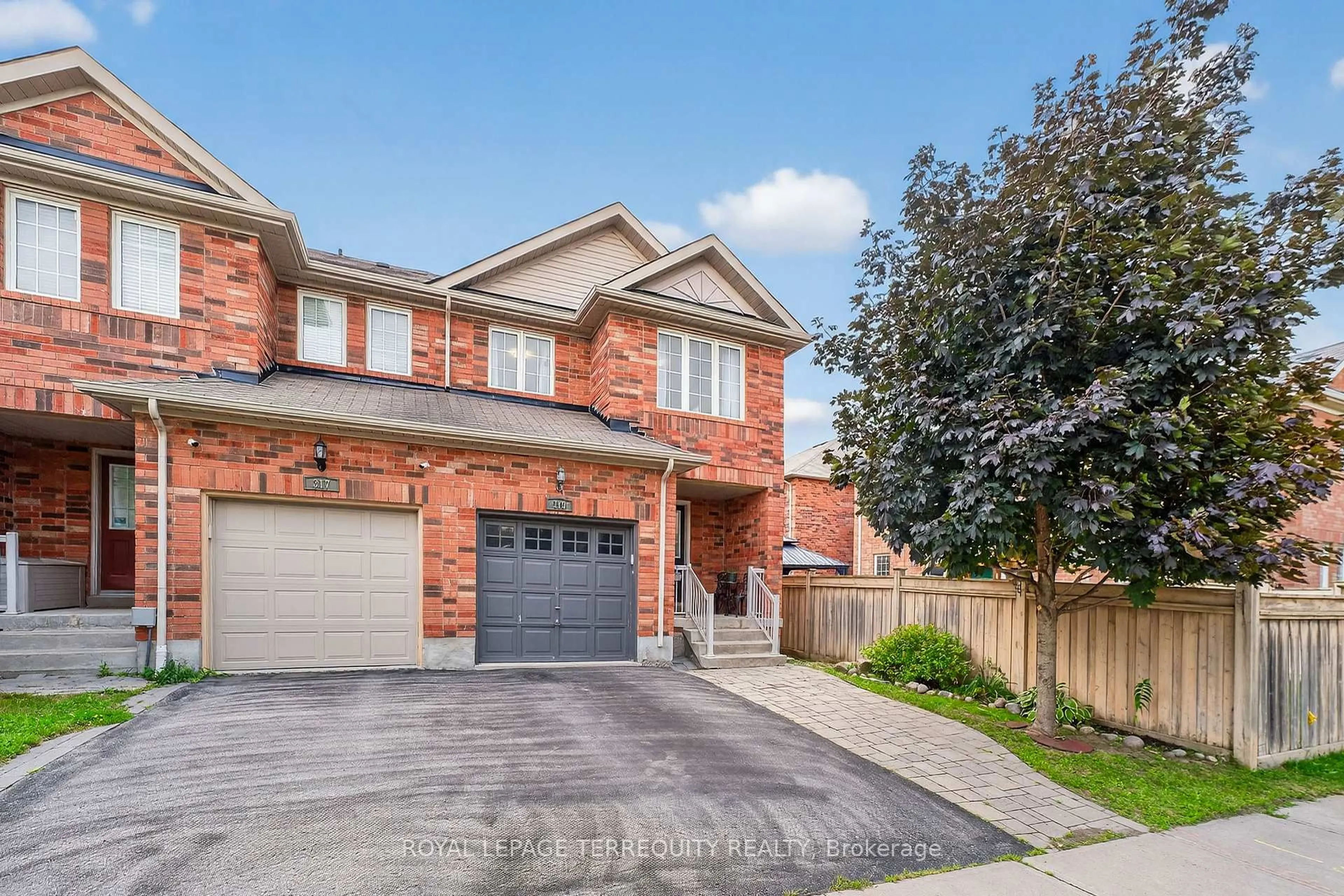 Home with brick exterior material, street for 319 Penndutch Circ, Whitchurch-Stouffville Ontario L4A 0P2