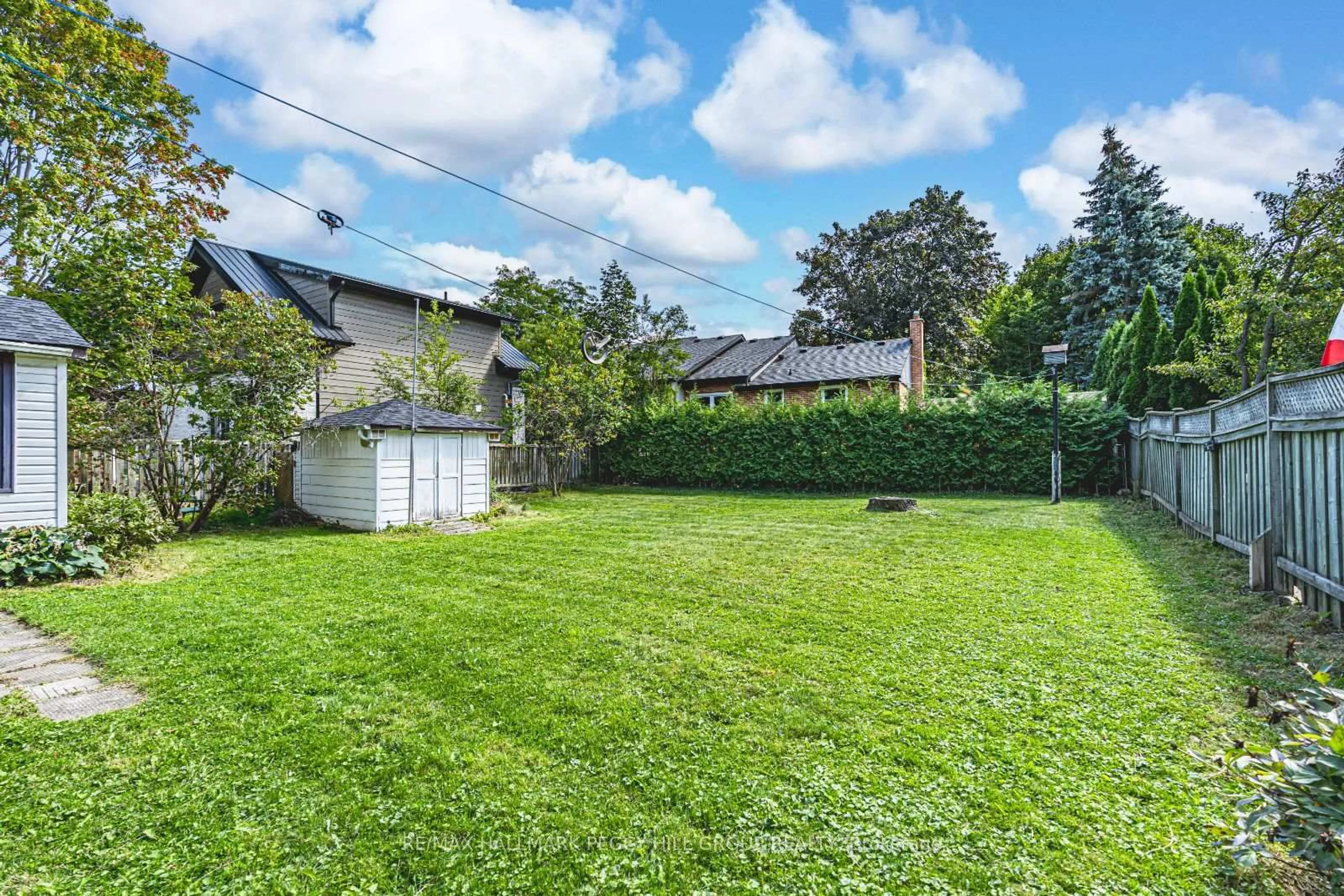 Unknown for 85 Tyler St, Aurora Ontario L4G 2N4