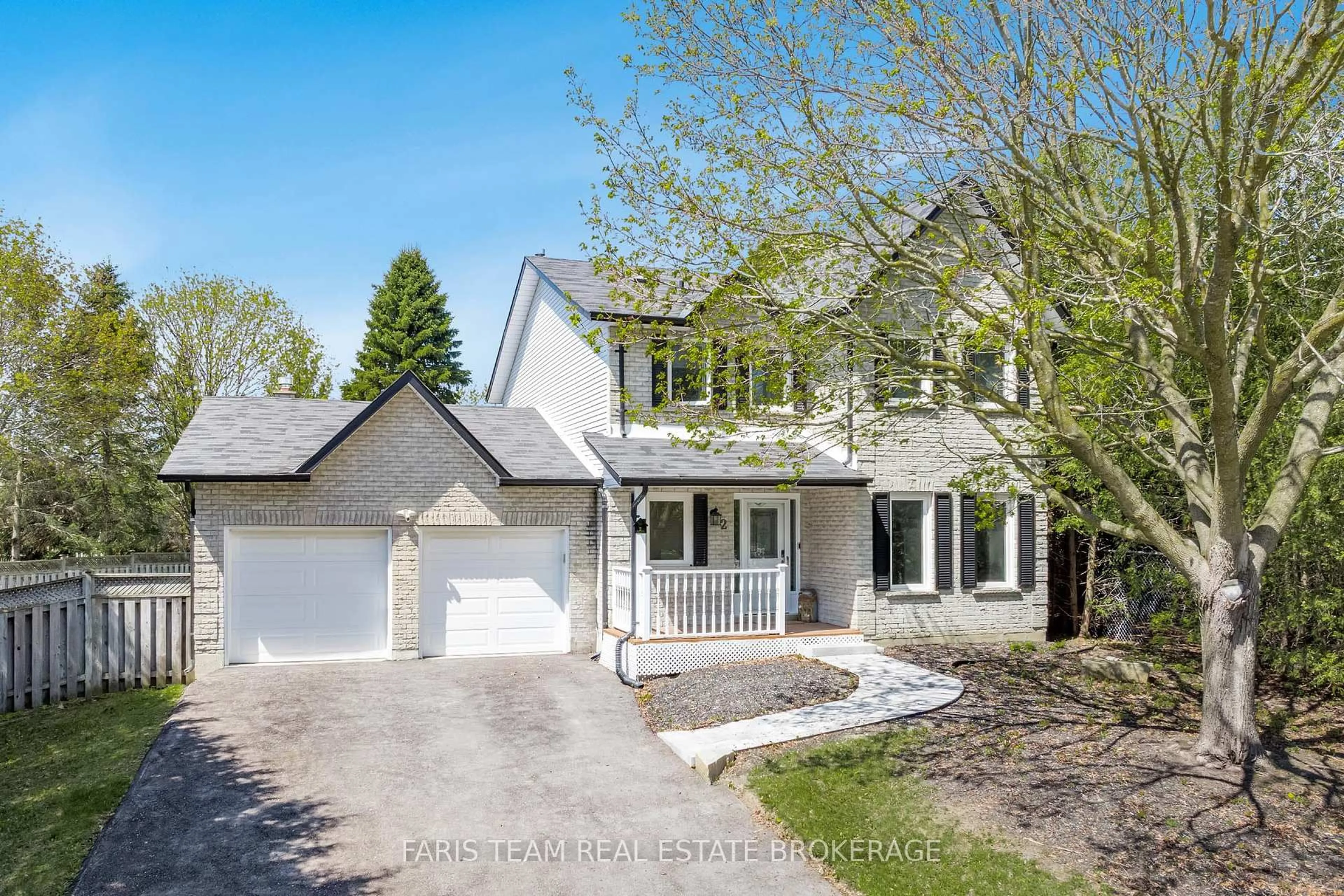 A pic from outside/outdoor area/front of a property/back of a property/a pic from drone, street for 2 Heritage Rd, Innisfil Ontario L0L 1L0