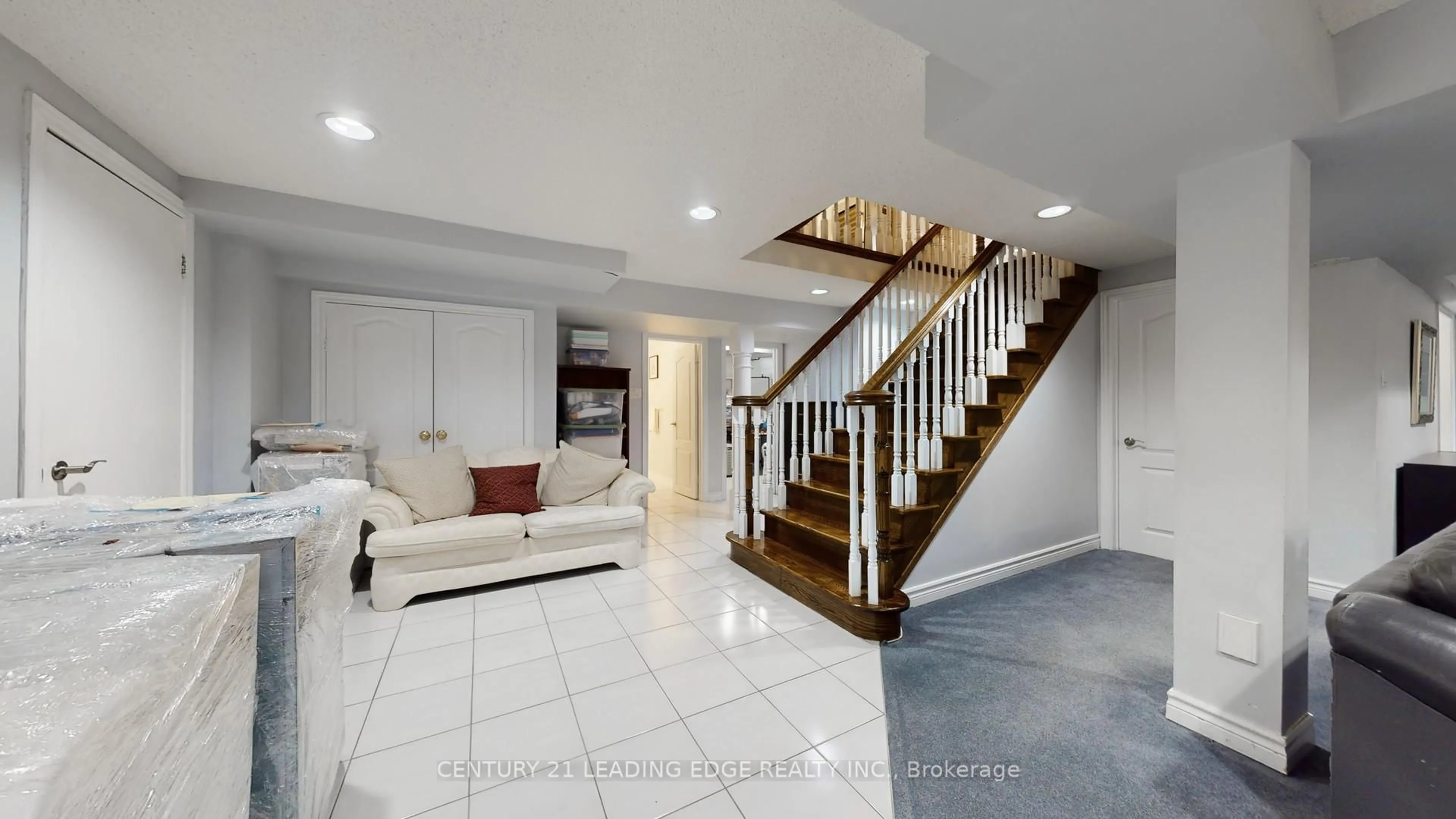 Indoor foyer for 55 Atlantic Ave, Markham Ontario L3P 7C7