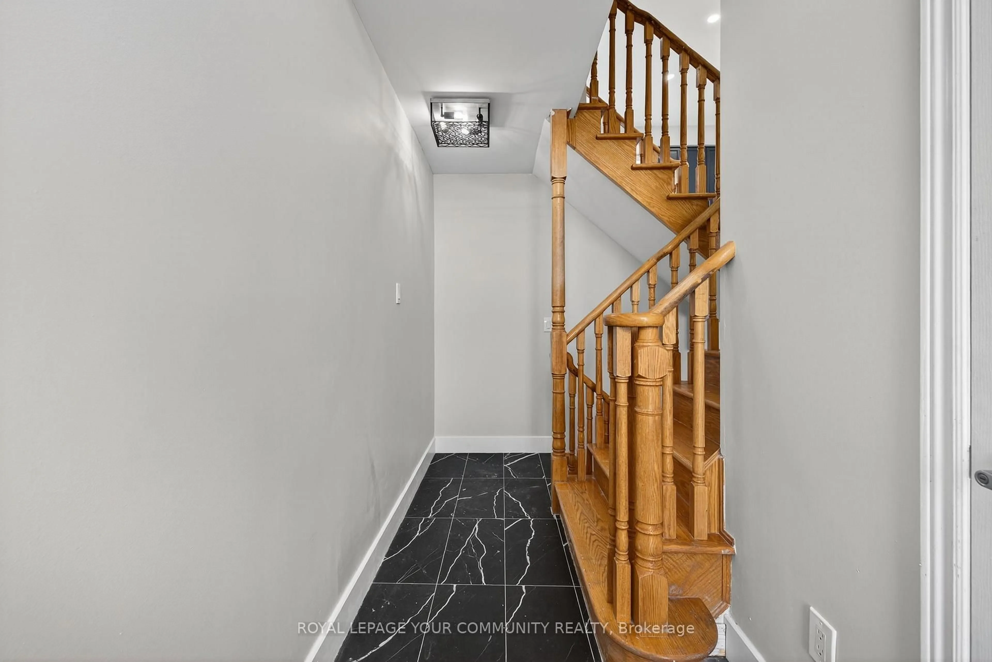 Unknown for 193 Zokol Dr, Aurora Ontario L4G 0B8