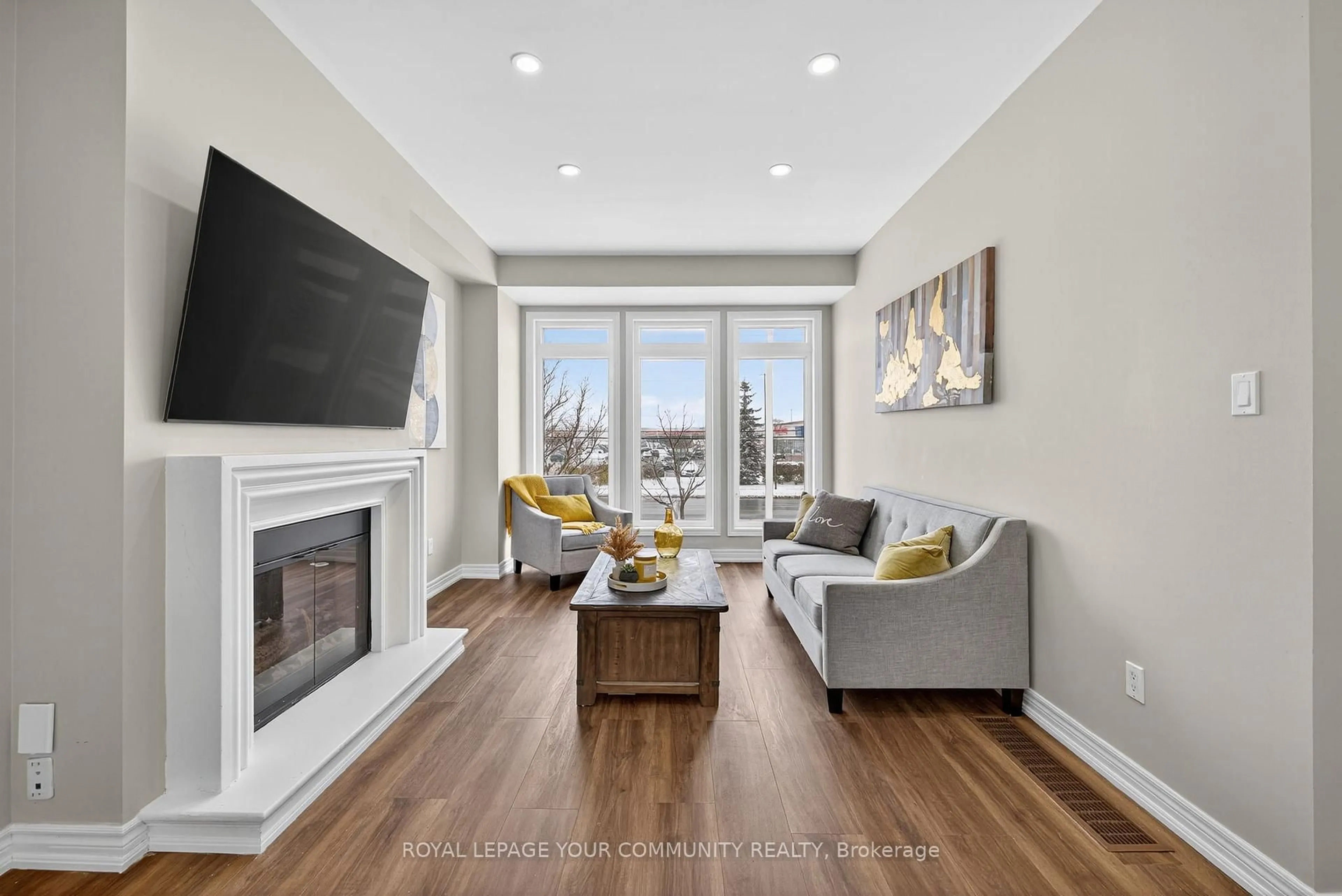 Living room with furniture, wood/laminate floor for 193 Zokol Dr, Aurora Ontario L4G 0B8