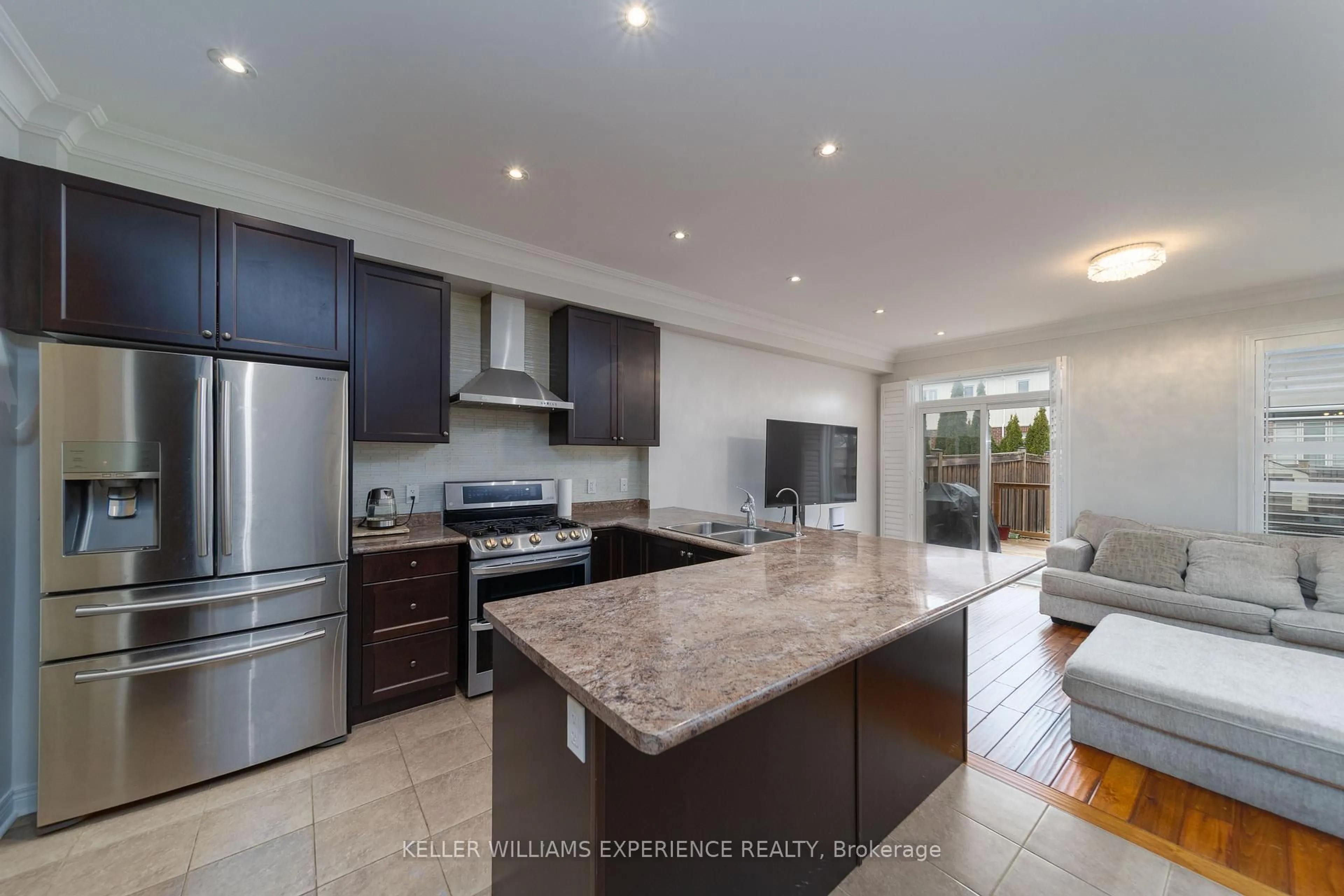 Open concept kitchen, ceramic/tile floor for 6 Weaver Terr, New Tecumseth Ontario L0G 1W0