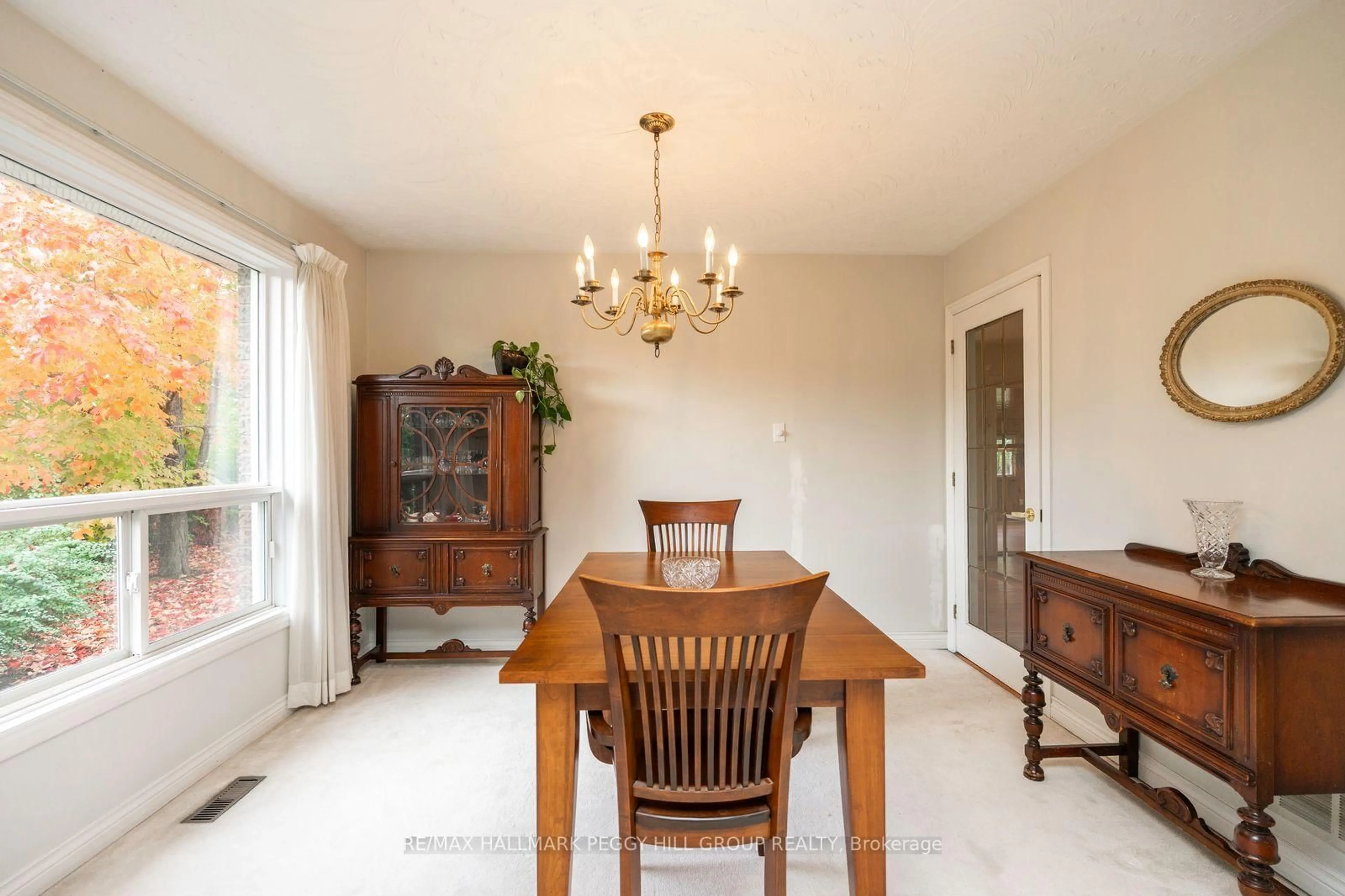 Dining room, unknown for 1992 Annecca St, Innisfil Ontario L9S 1W8