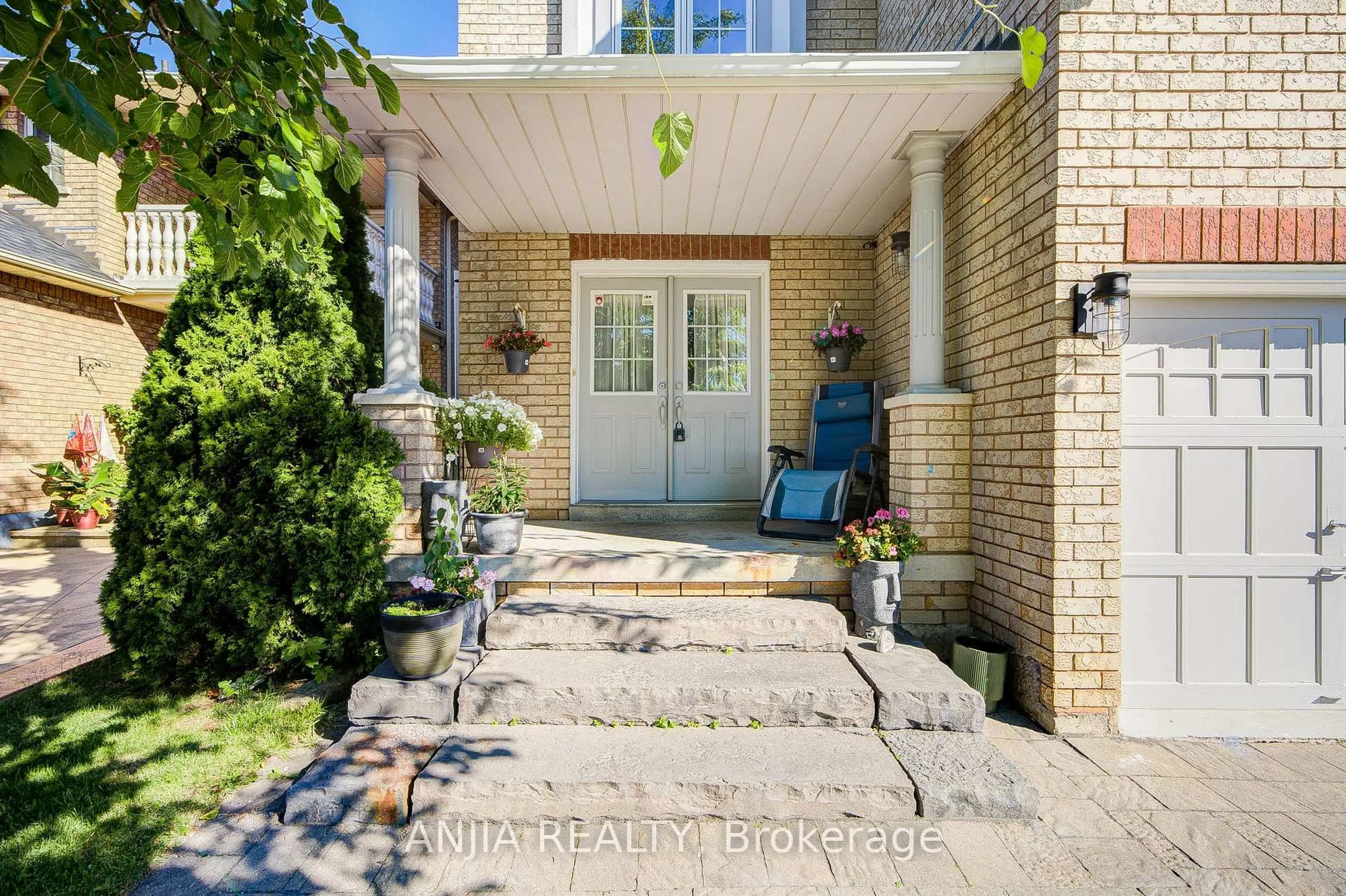 Unknown for 384 Highglen Ave, Markham Ontario L3S 4J3