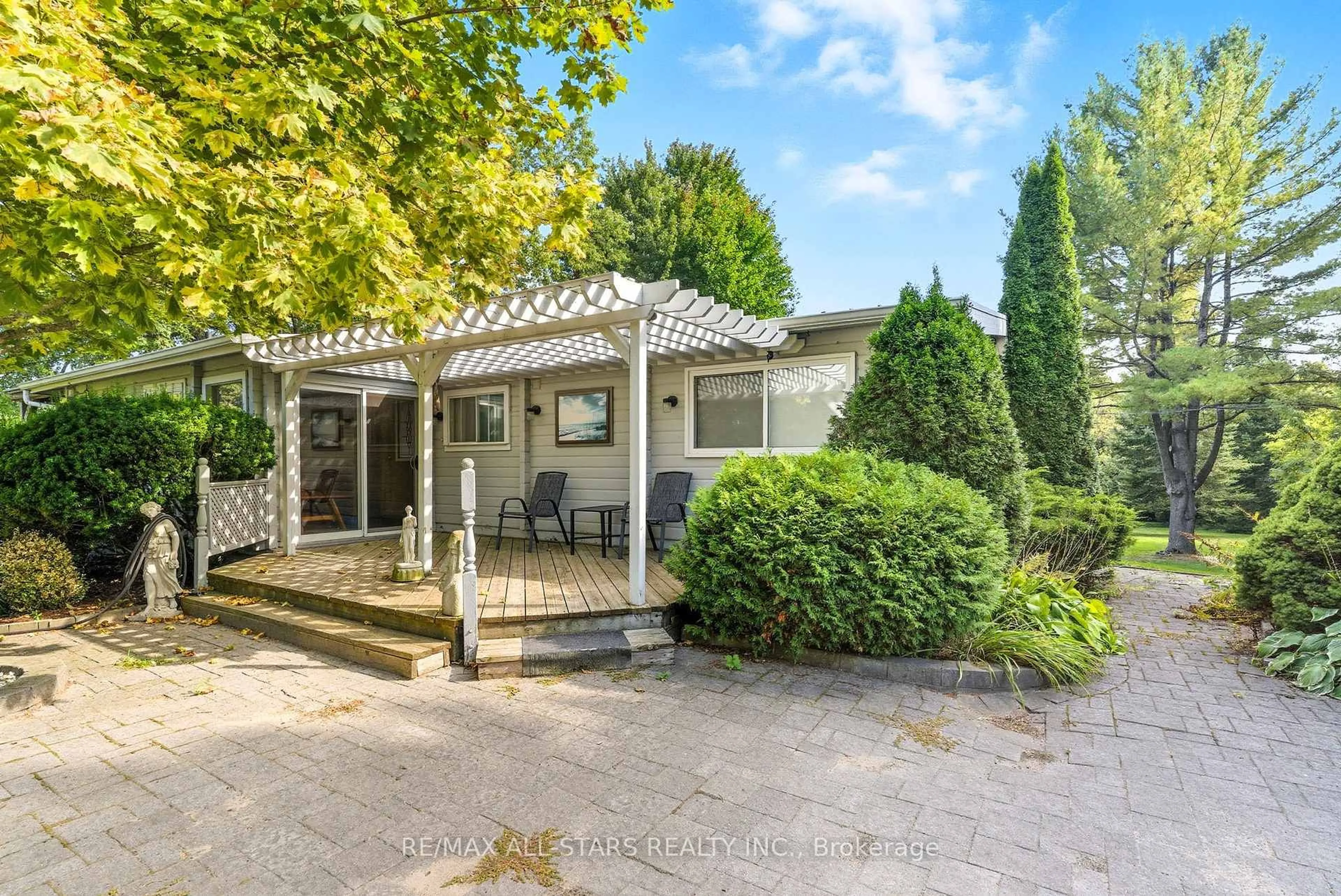 Patio, street for 341 Feasby Rd, Uxbridge Ontario L9P 1R1