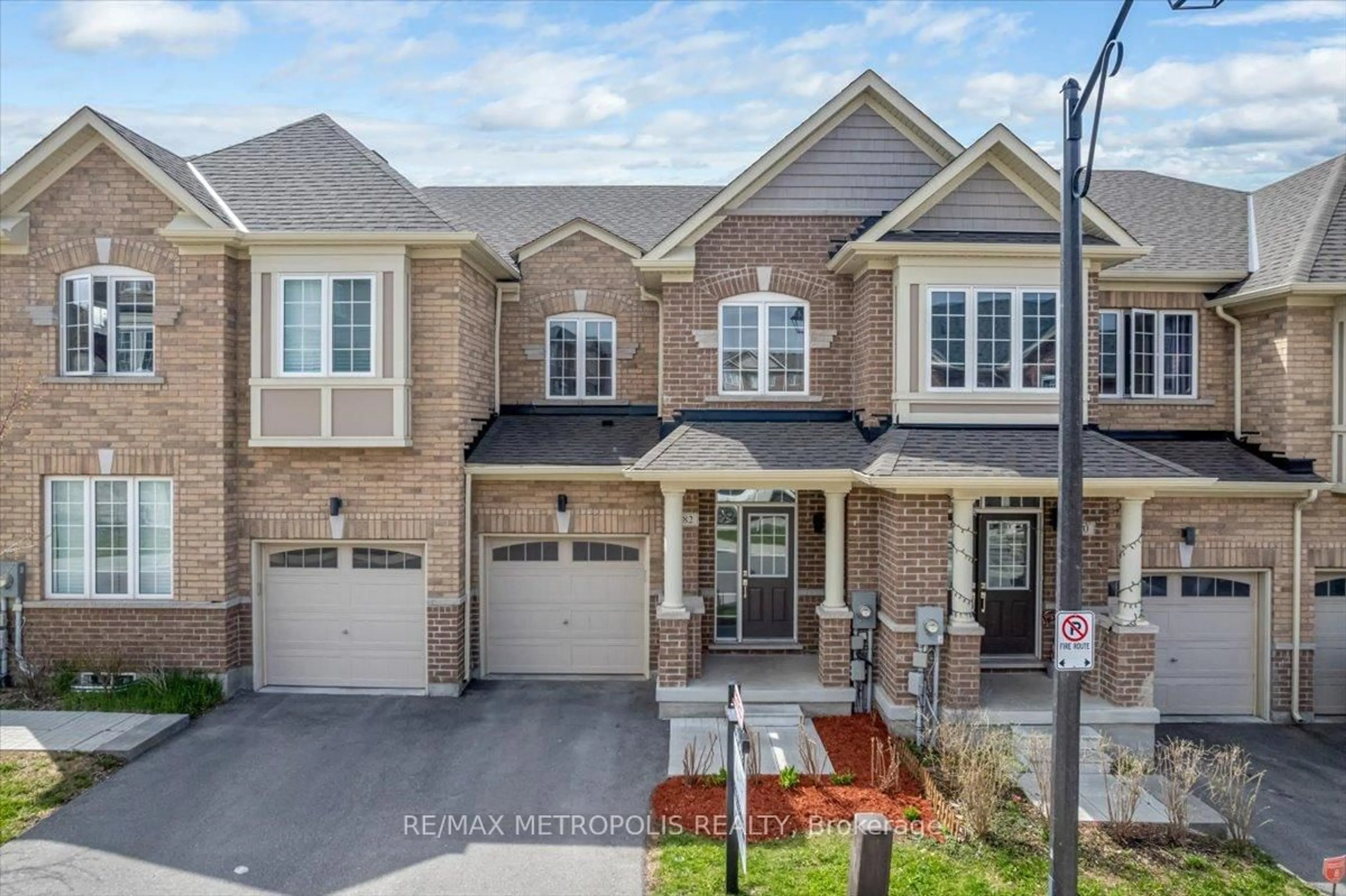 Home with brick exterior material, street for 82 Dundonald Tr, Newmarket Ontario L3Y 0E3