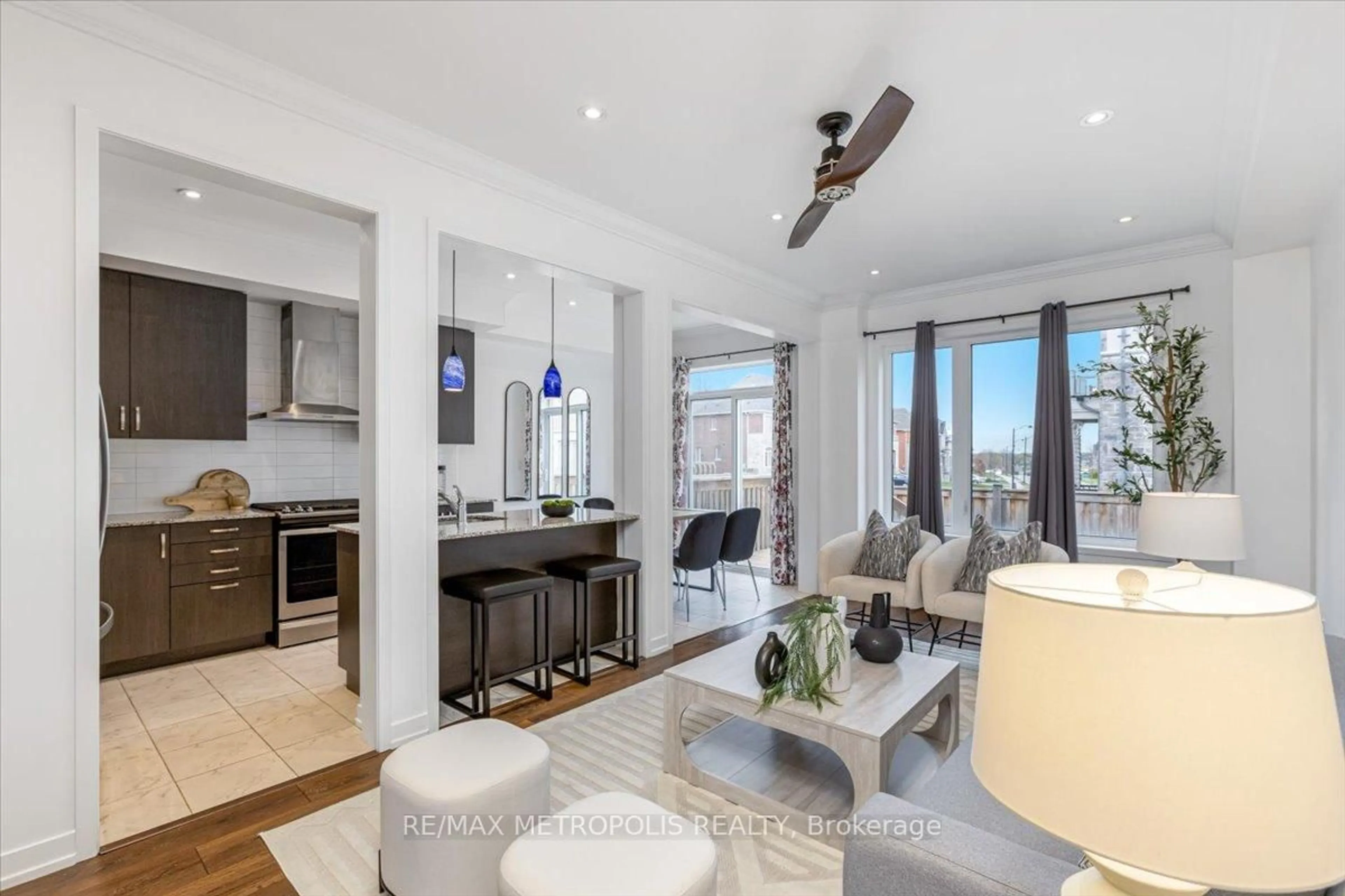 Open concept kitchen, ceramic/tile floor for 82 Dundonald Tr, Newmarket Ontario L3Y 0E3