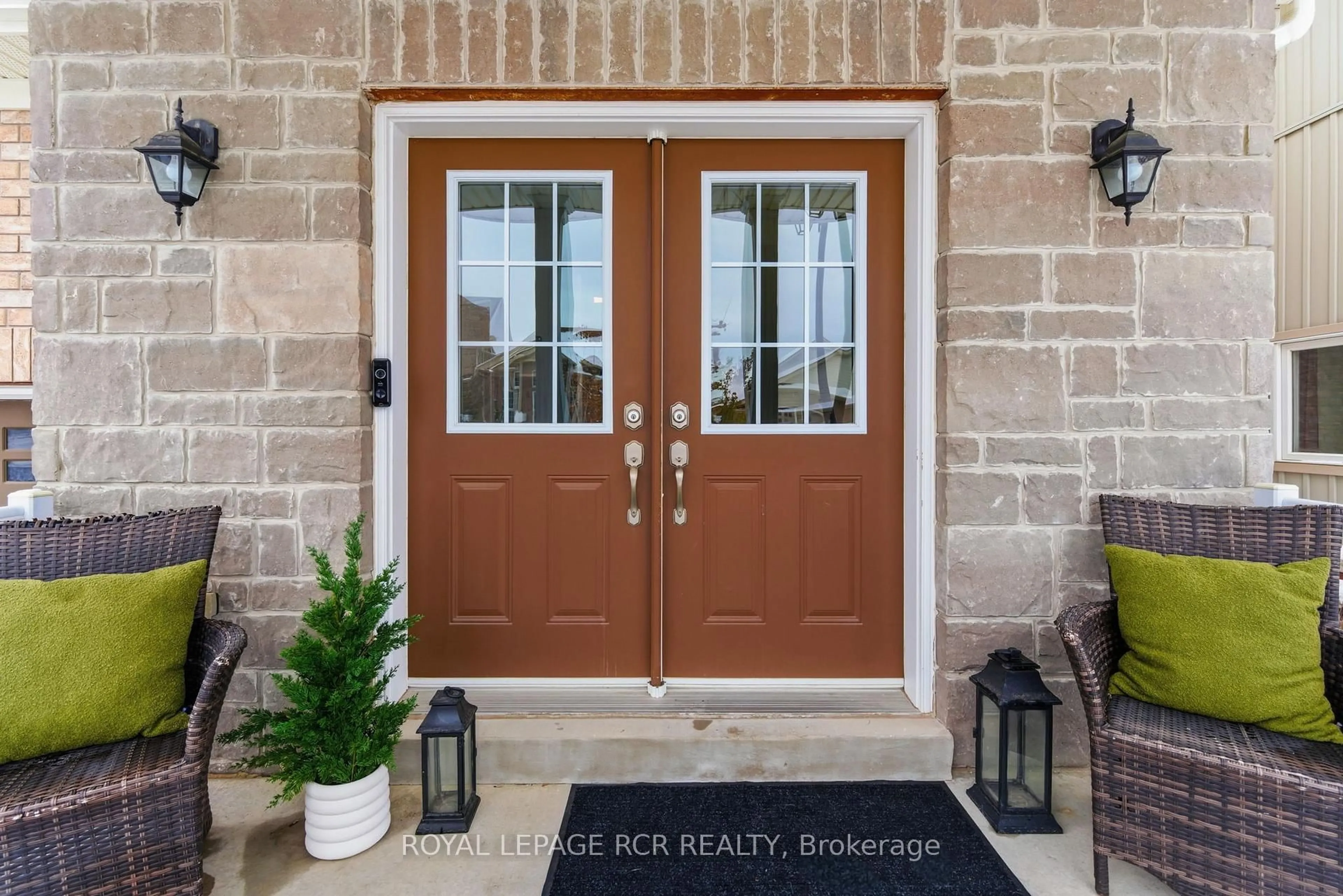 Indoor entryway for 189 Richardson Cres, Bradford West Gwillimbury Ontario L3Z 0N5