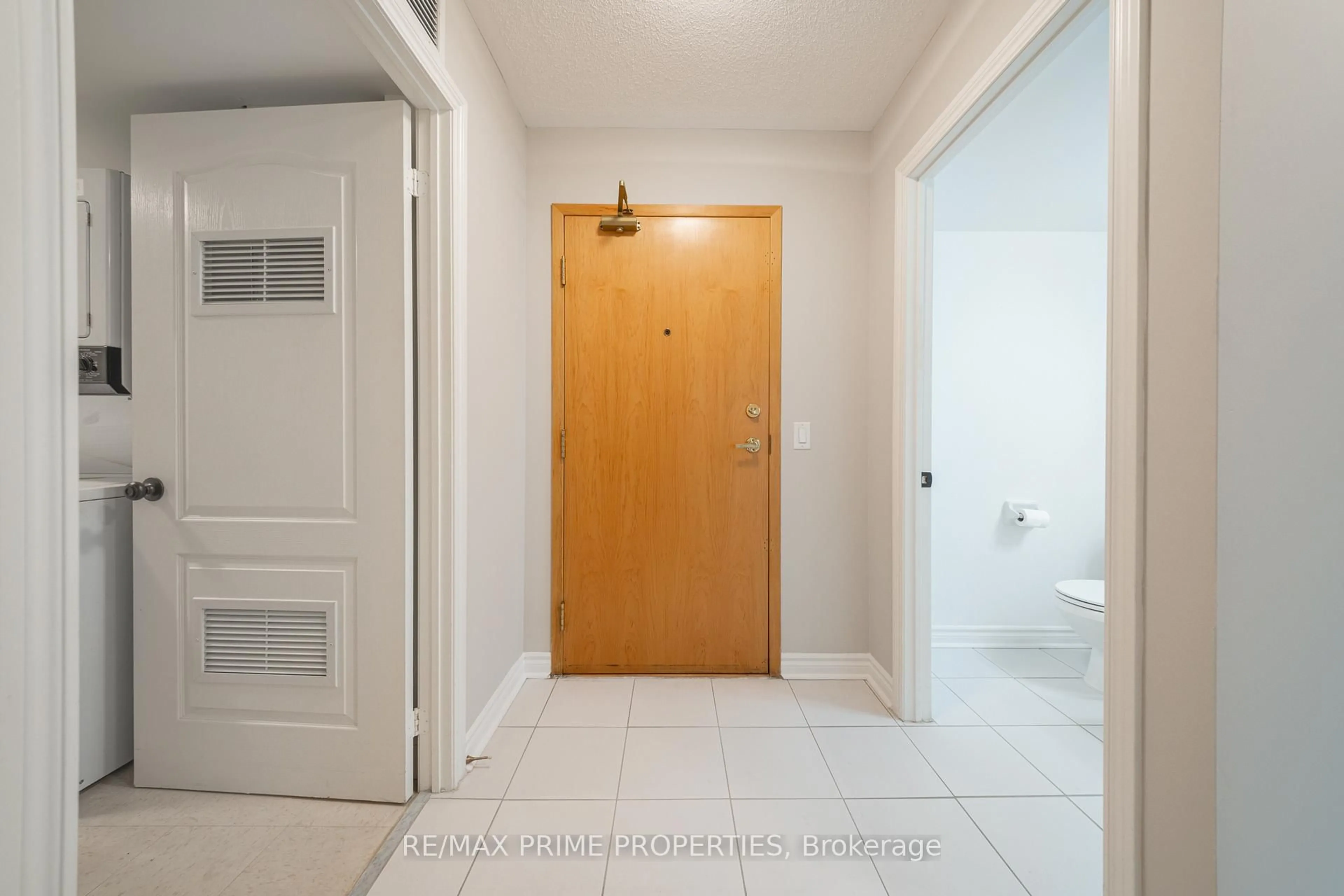 Indoor entryway for 85 The Boardwalk Way #320, Markham Ontario L6E 1B9