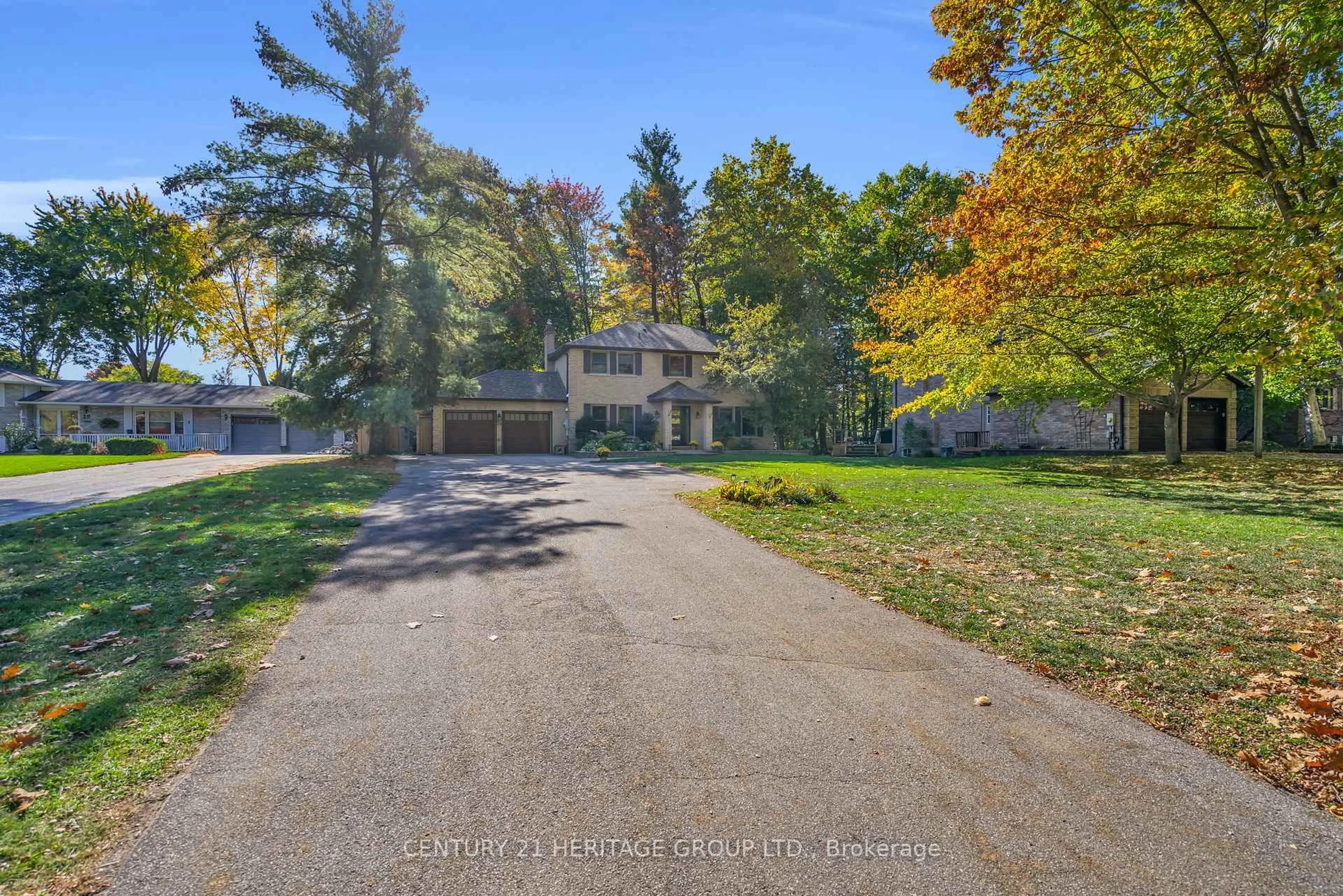 A pic from outside/outdoor area/front of a property/back of a property/a pic from drone, street for 31 Donaldson Rd, East Gwillimbury Ontario L9N 1J1