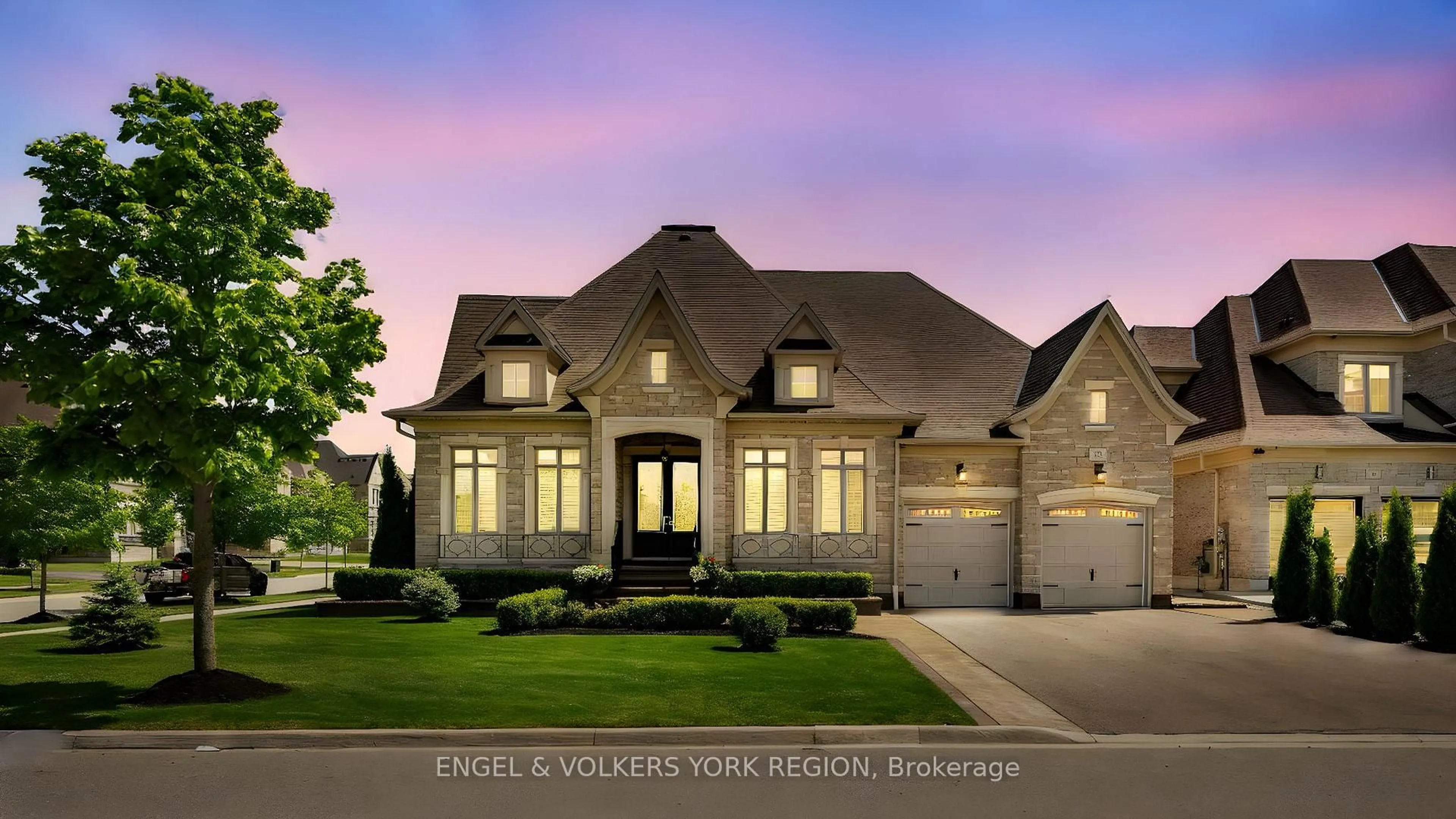 Home with brick exterior material, street for 43 James Stokes Crt, King Ontario L7B 0M8