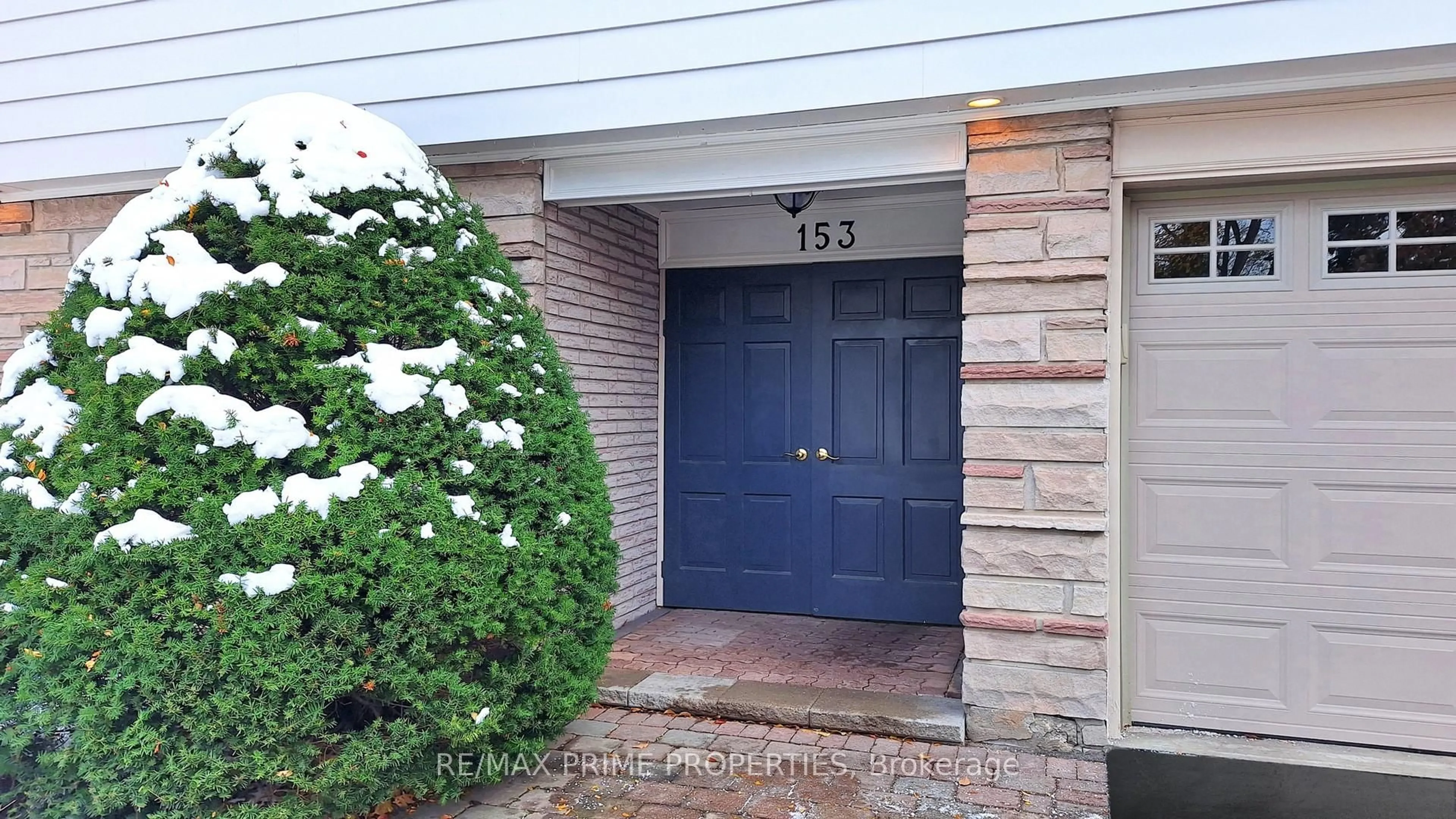 Indoor entryway for 153 Krieghoff Ave, Markham Ontario L3R 1W2