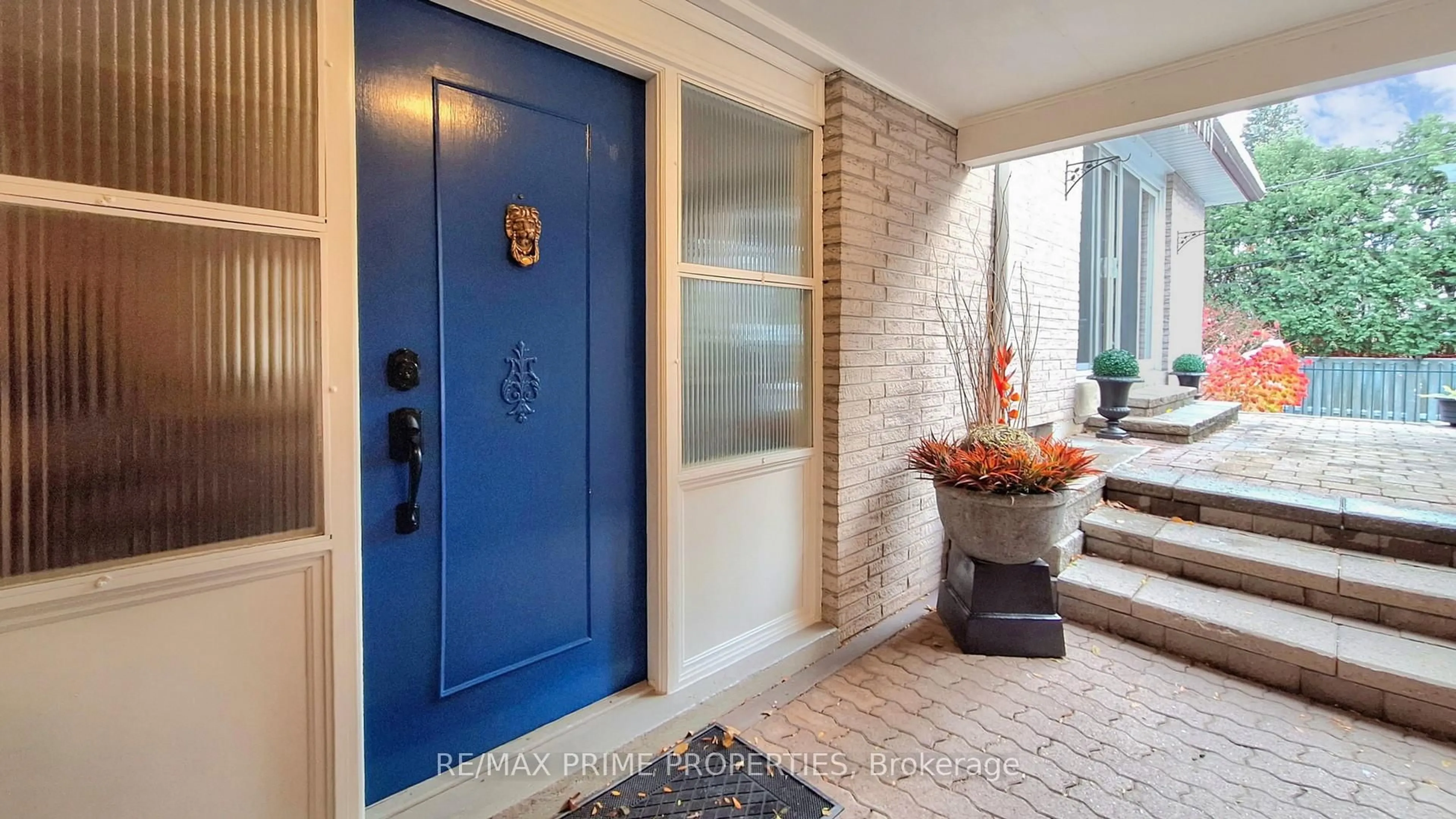 Indoor entryway for 153 Krieghoff Ave, Markham Ontario L3R 1W2